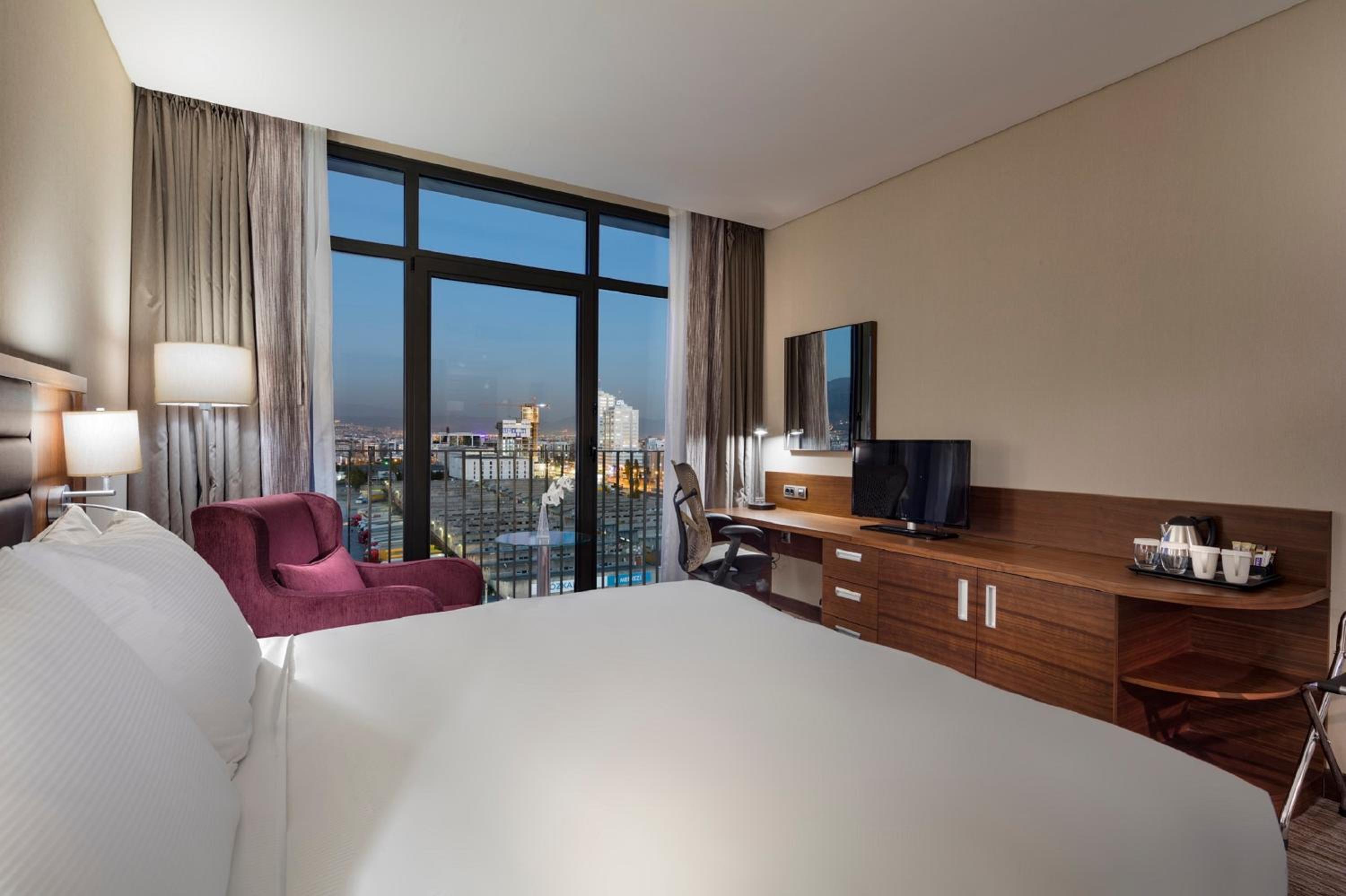 Hilton Garden Inn Izmir Bayrakli - Image 29