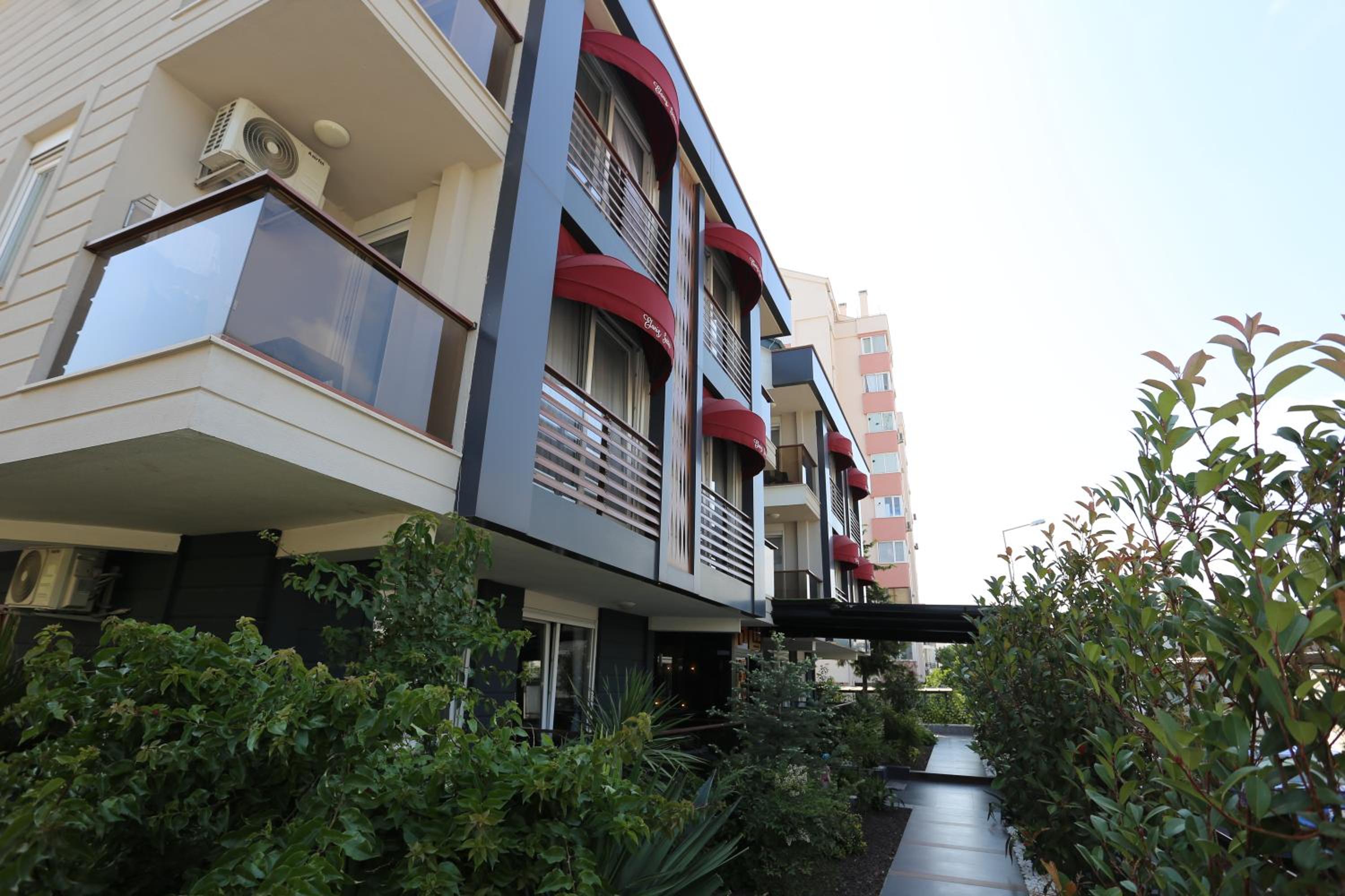 Elanis Suites - Image 41