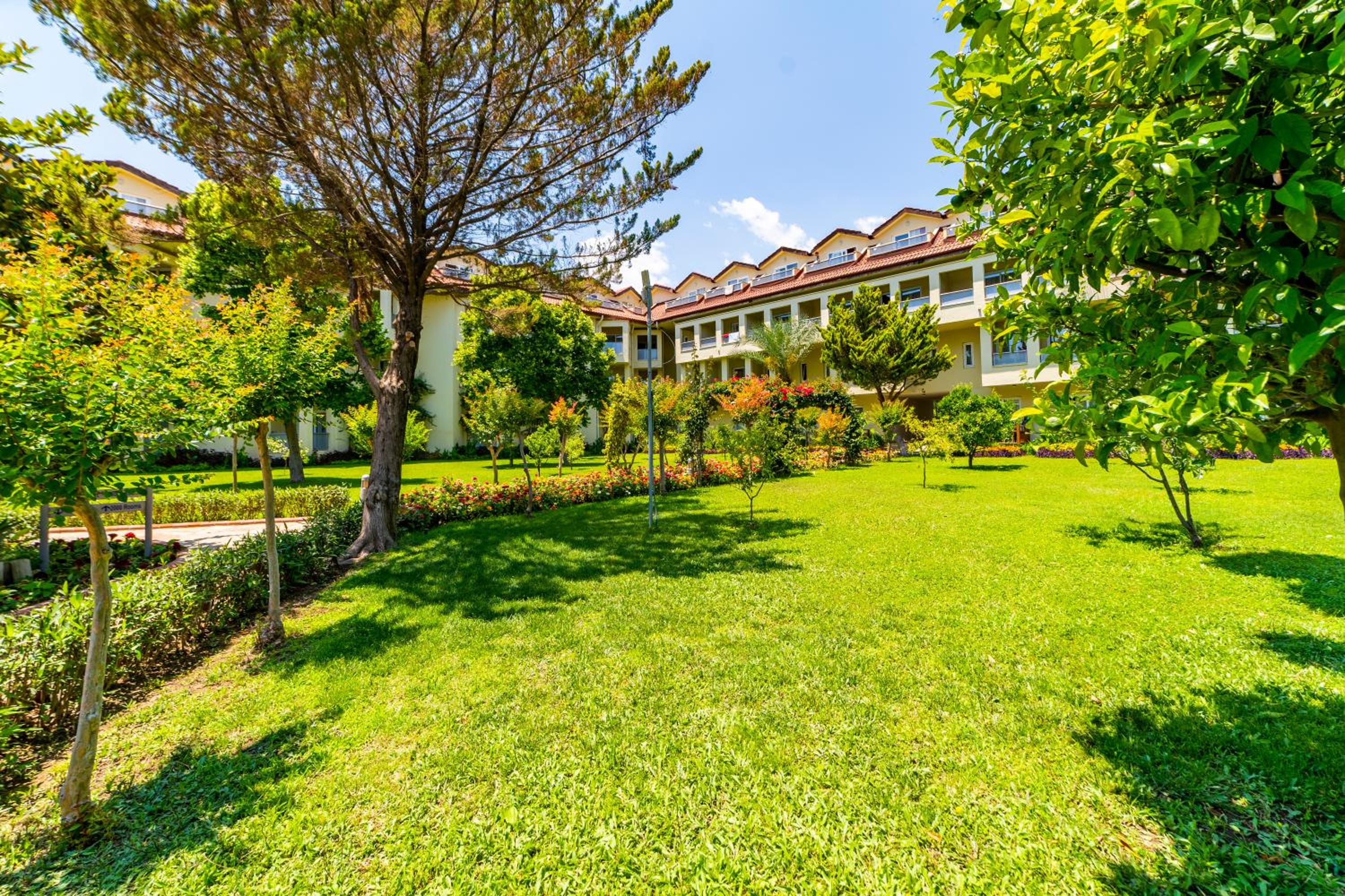 Queen's Park Le Jardin - Image 13