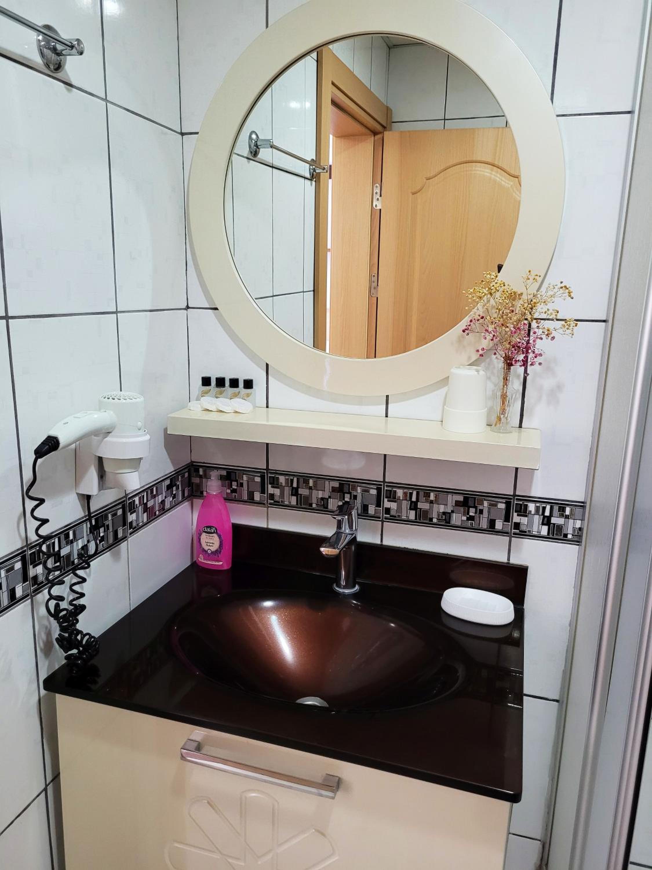Marmara Guesthouse - Image 75