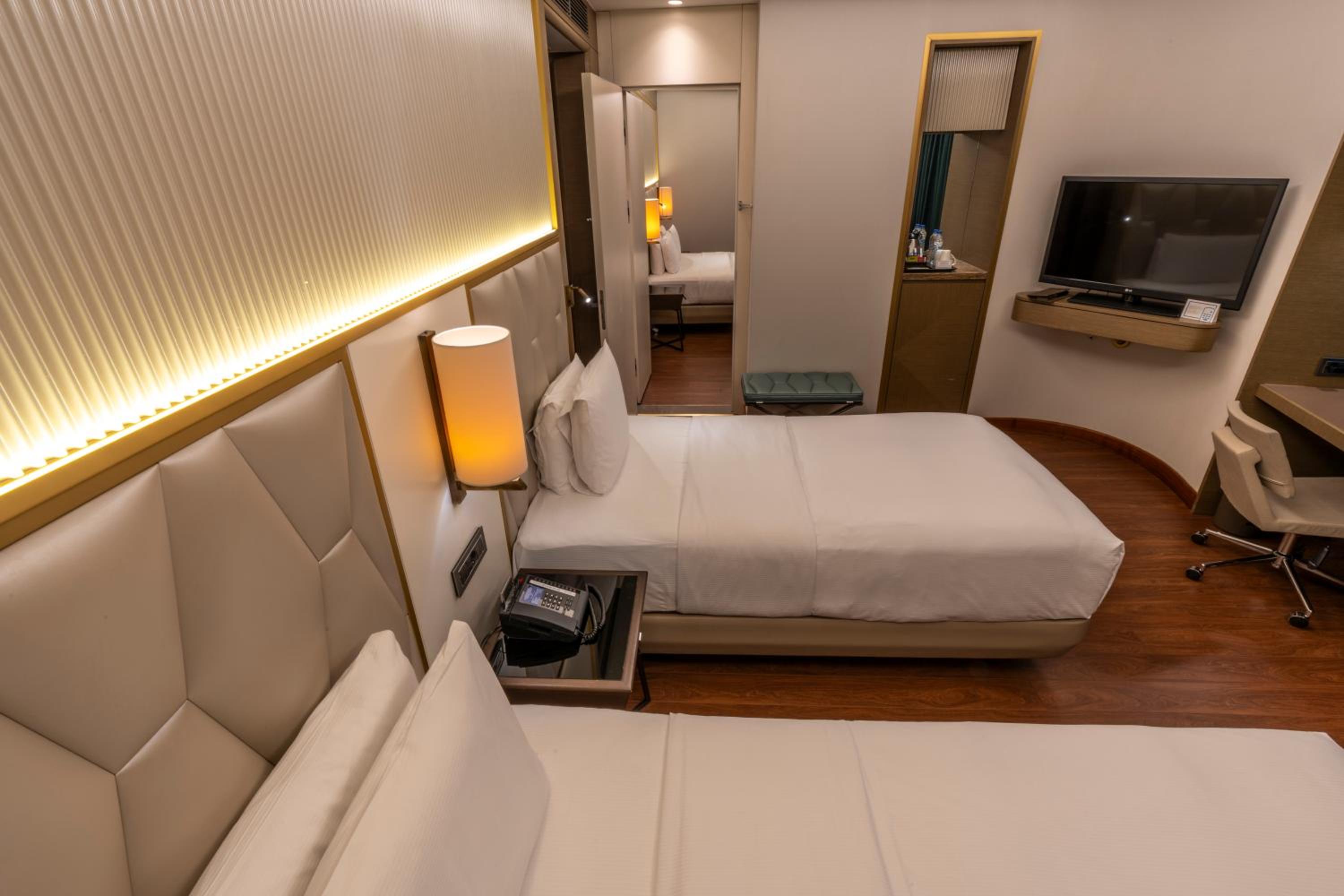Hilton Istanbul Kozyatagi - Image 42