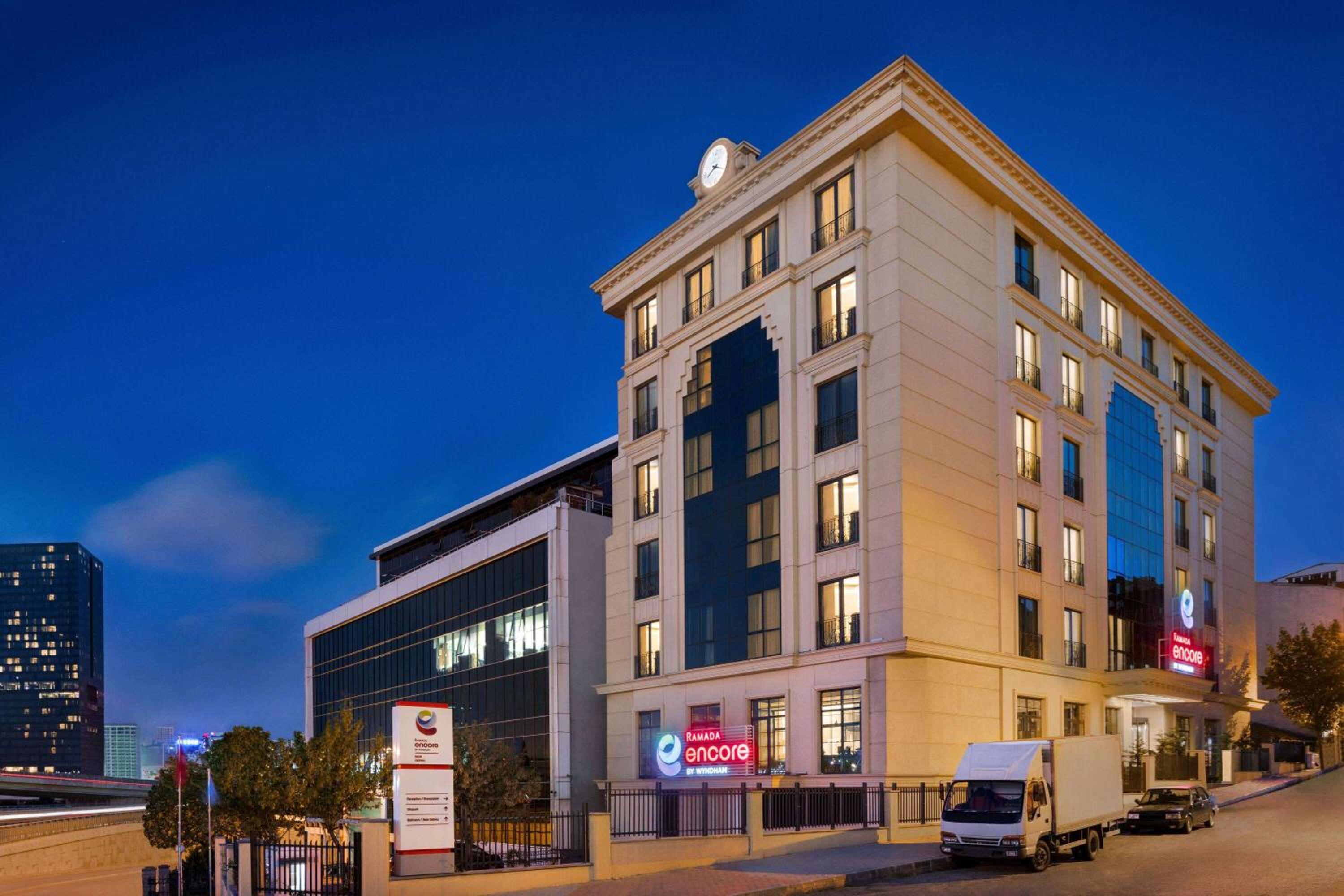 Ramada Encore By Wyndham İstanbul Basin Express - Image 34