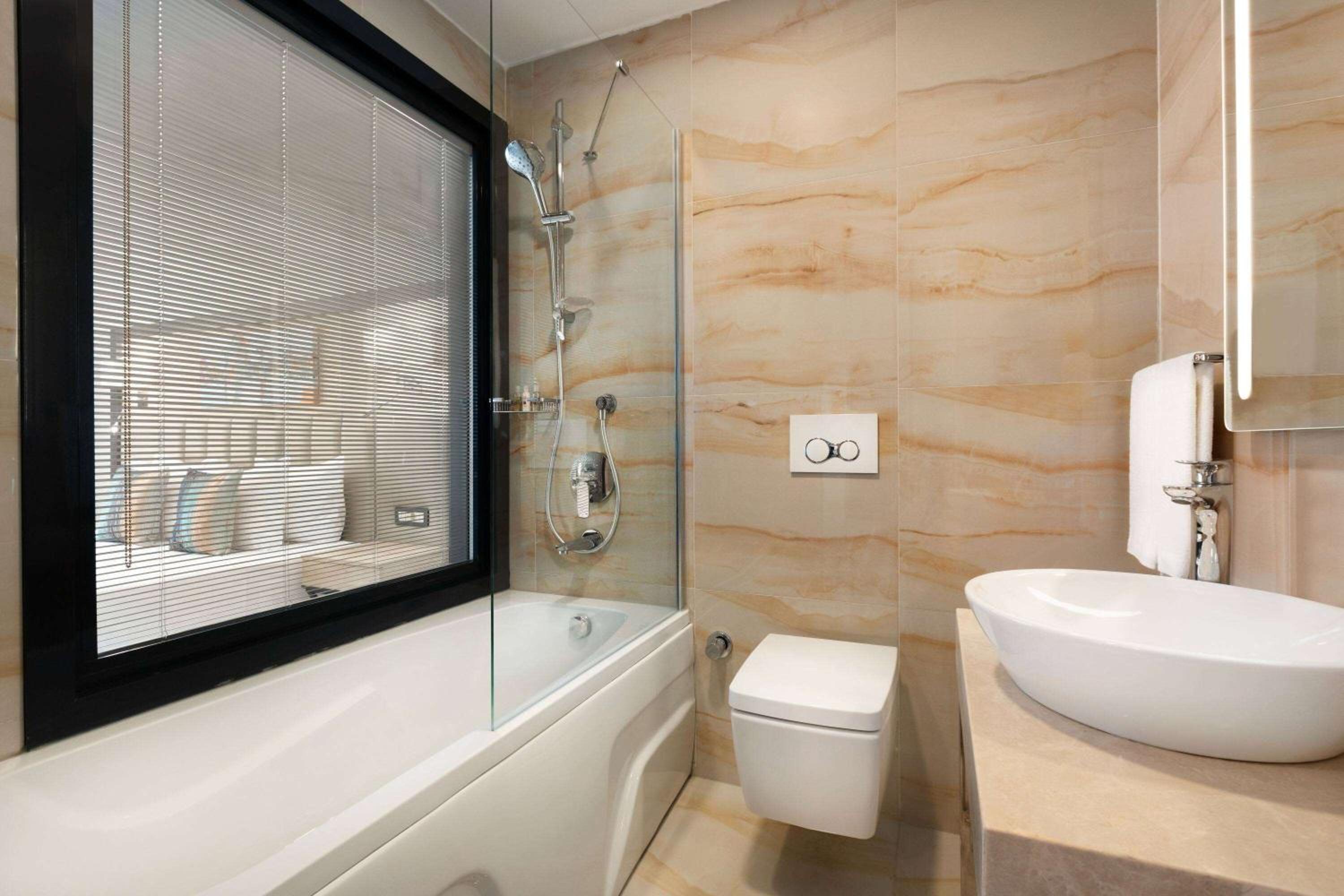 Ramada Encore By Wyndham İstanbul Basin Express - Image 8