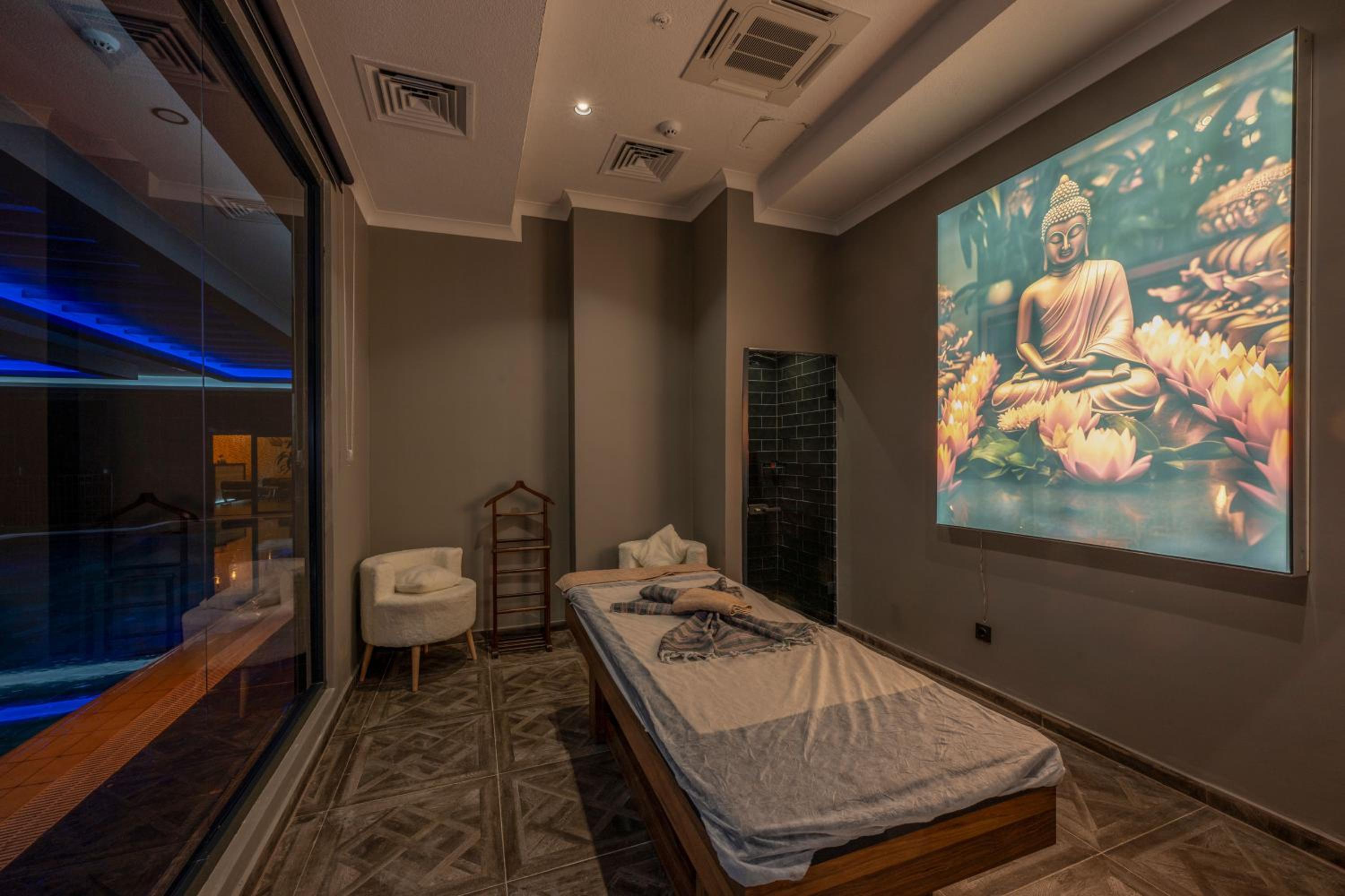 The Nirvanas Hotel - Image 40