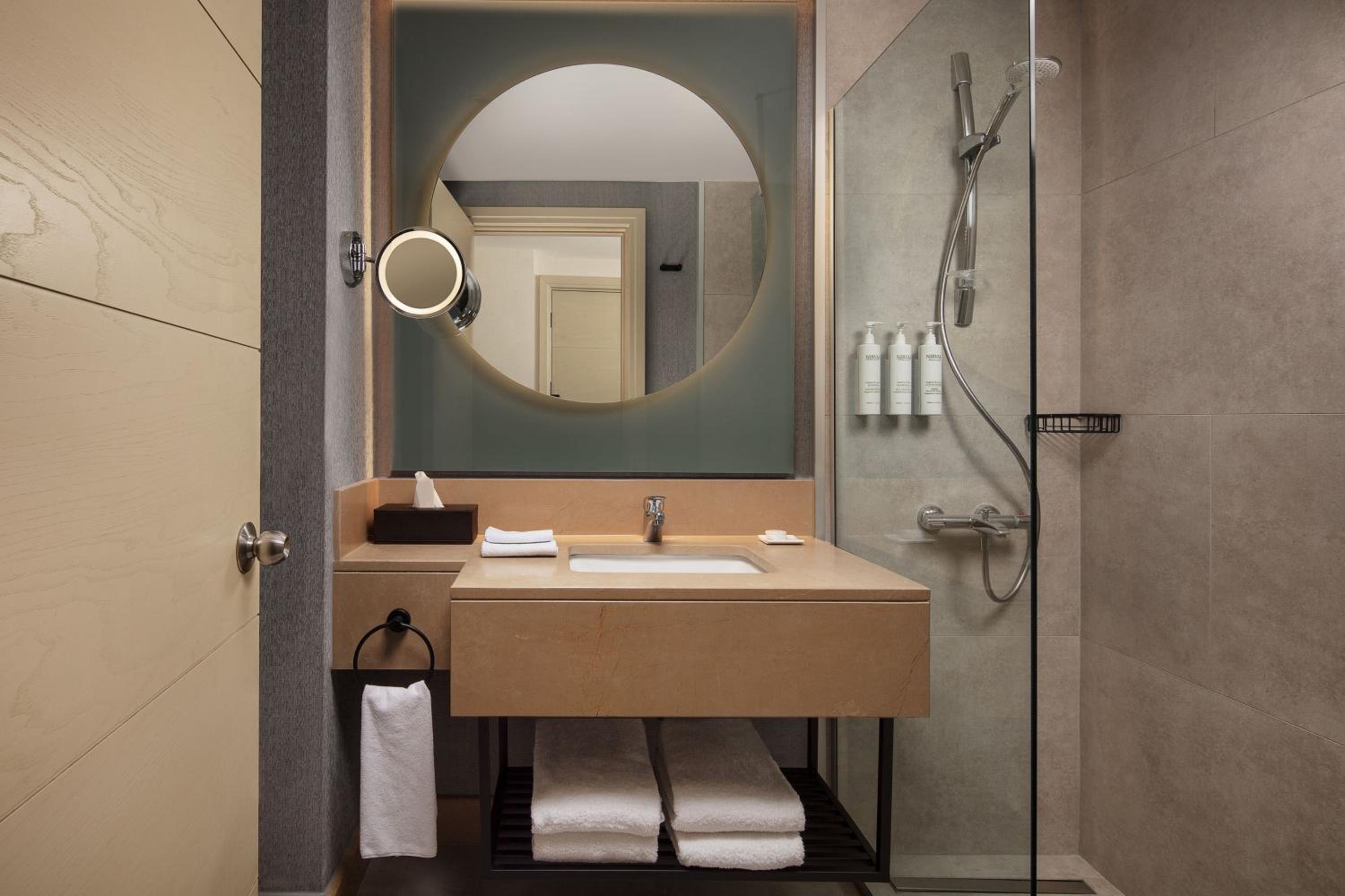 Delta Hotels Istanbul West - Image 9