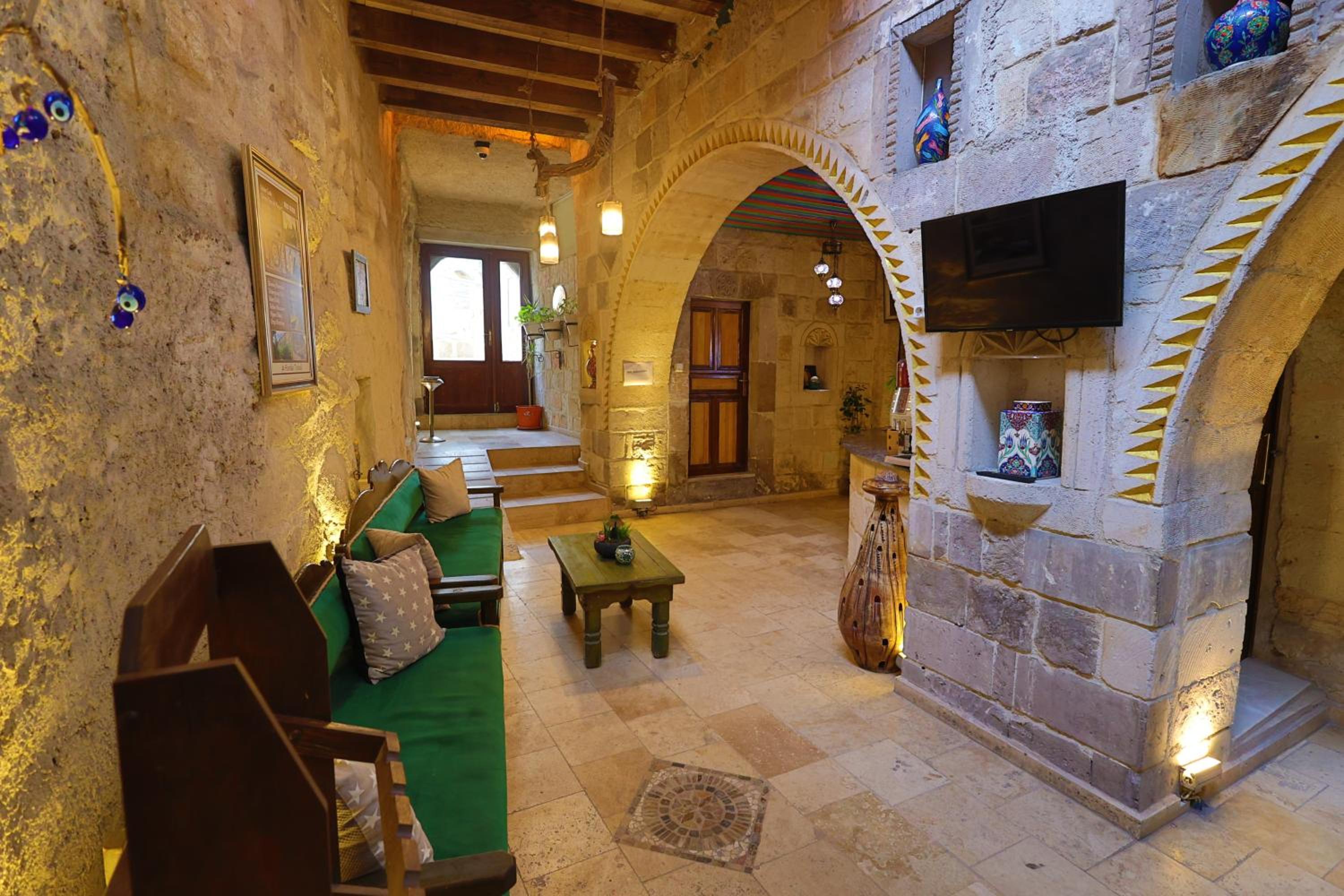 Bedrock Cave Hotel - Image 102