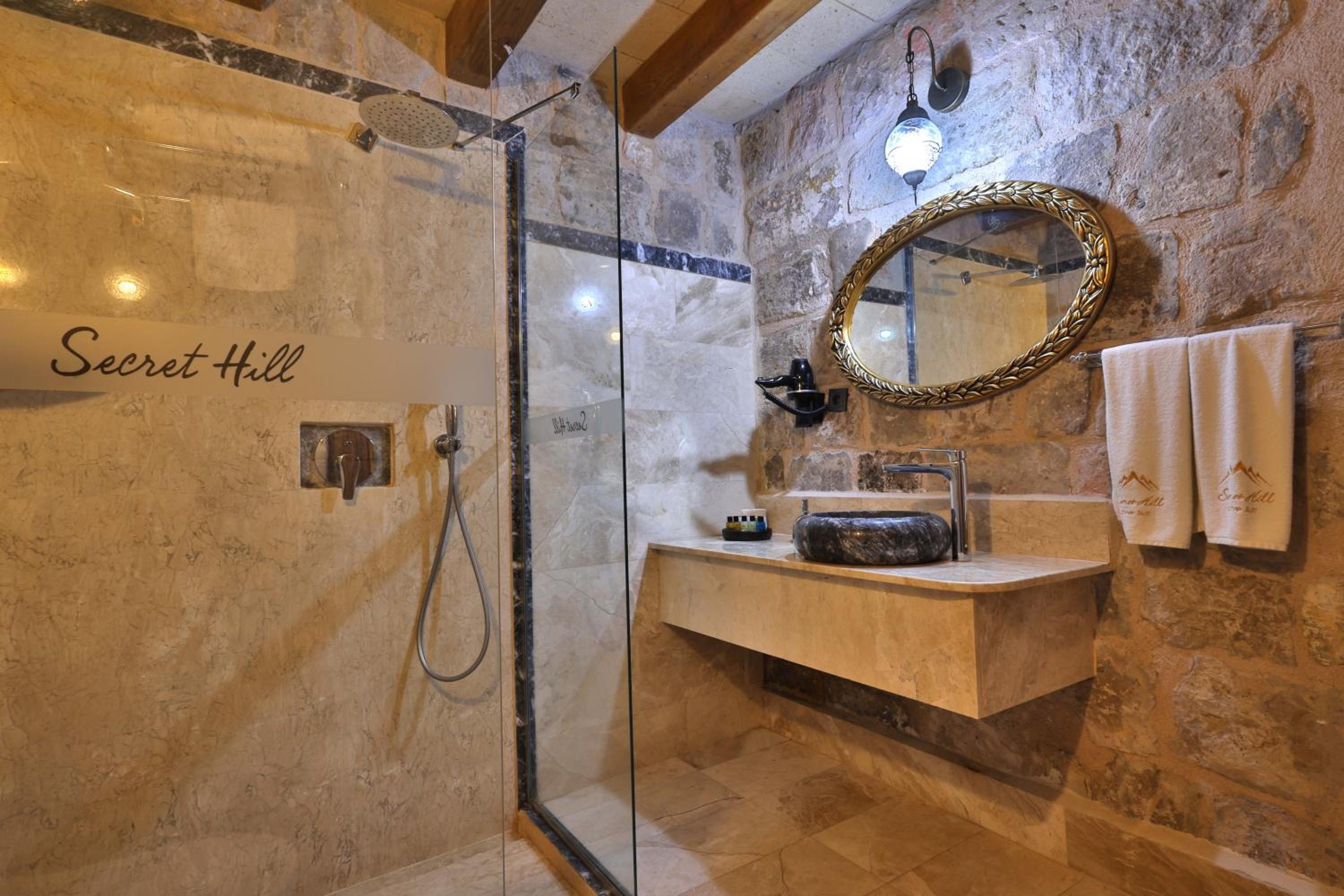 Secret Hill Cave Suites - Image 96
