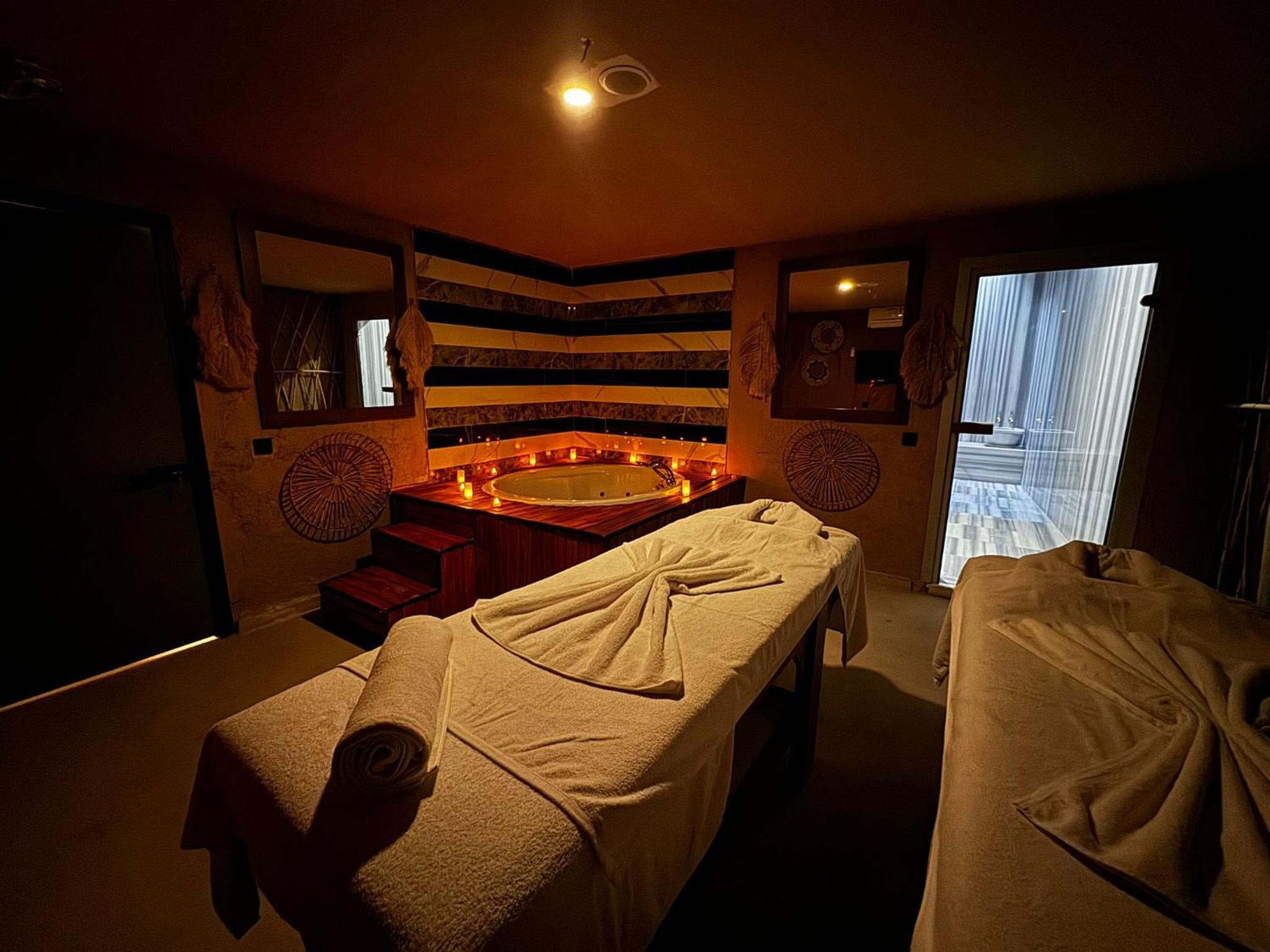 Wolf Of The City Otel - Image 20