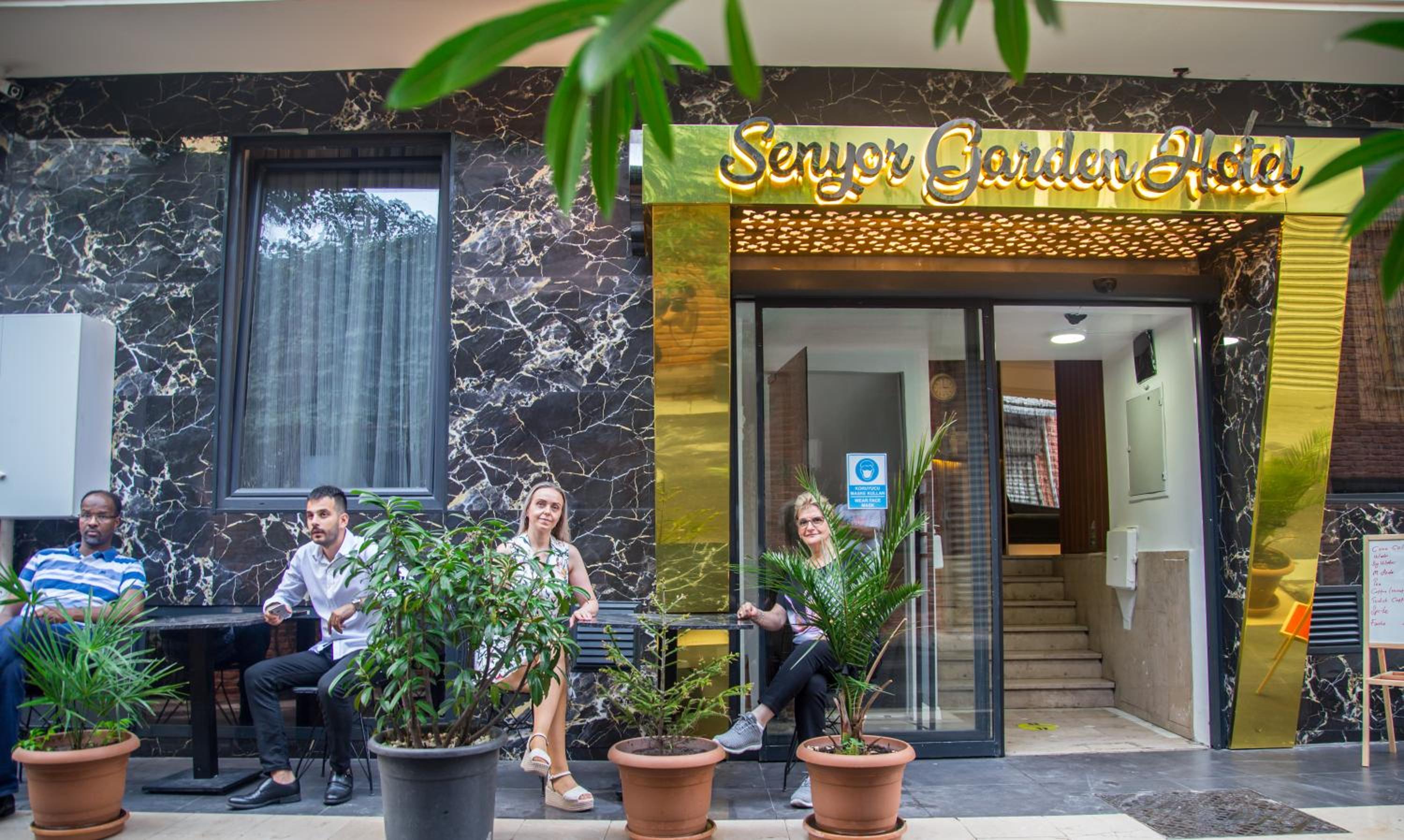 SENYOR GARDEN HOTEL - Image 32