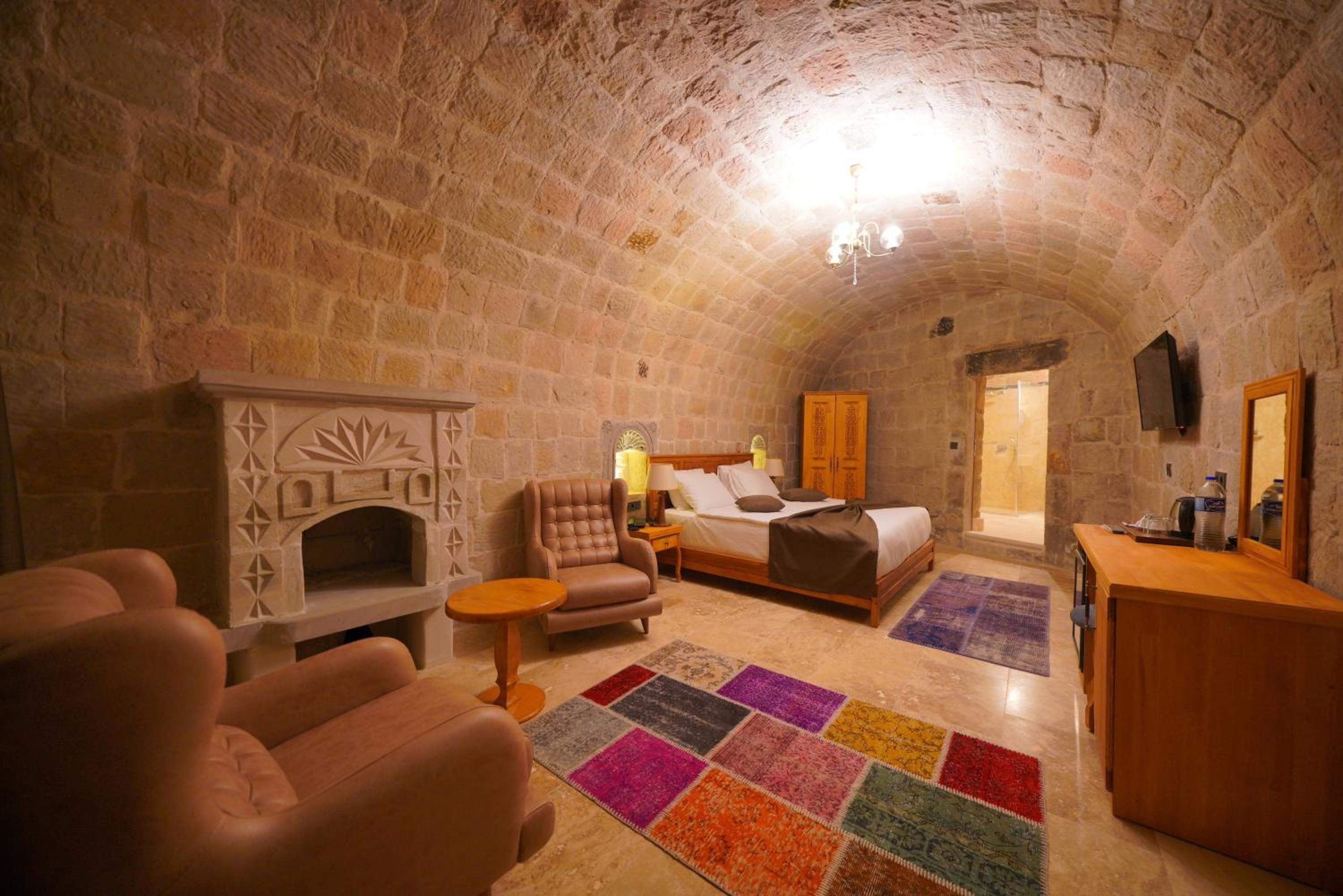 Secret Hill Cave Suites - Image 110