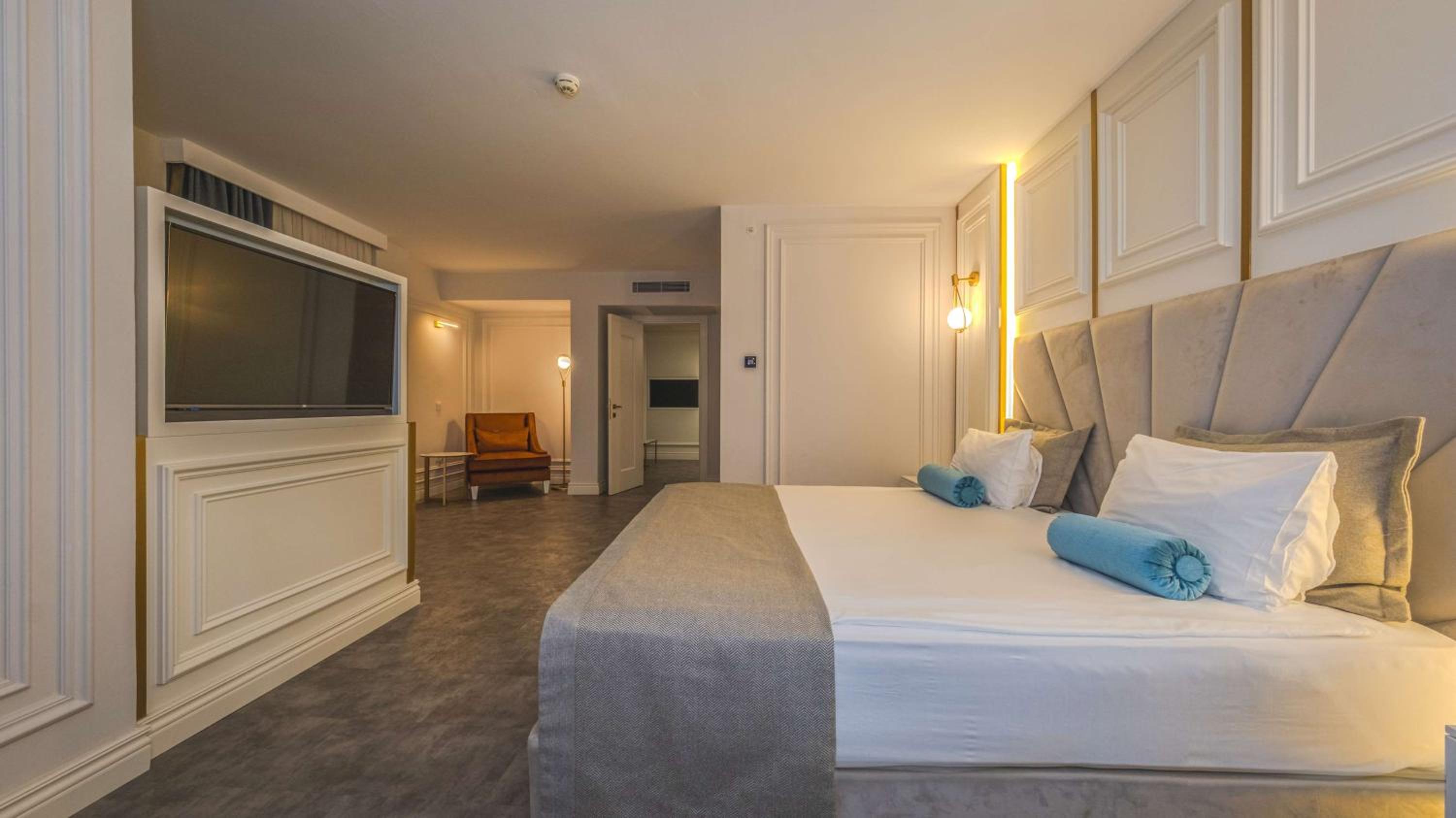Best Western Plus Khan Hotel - Image 30