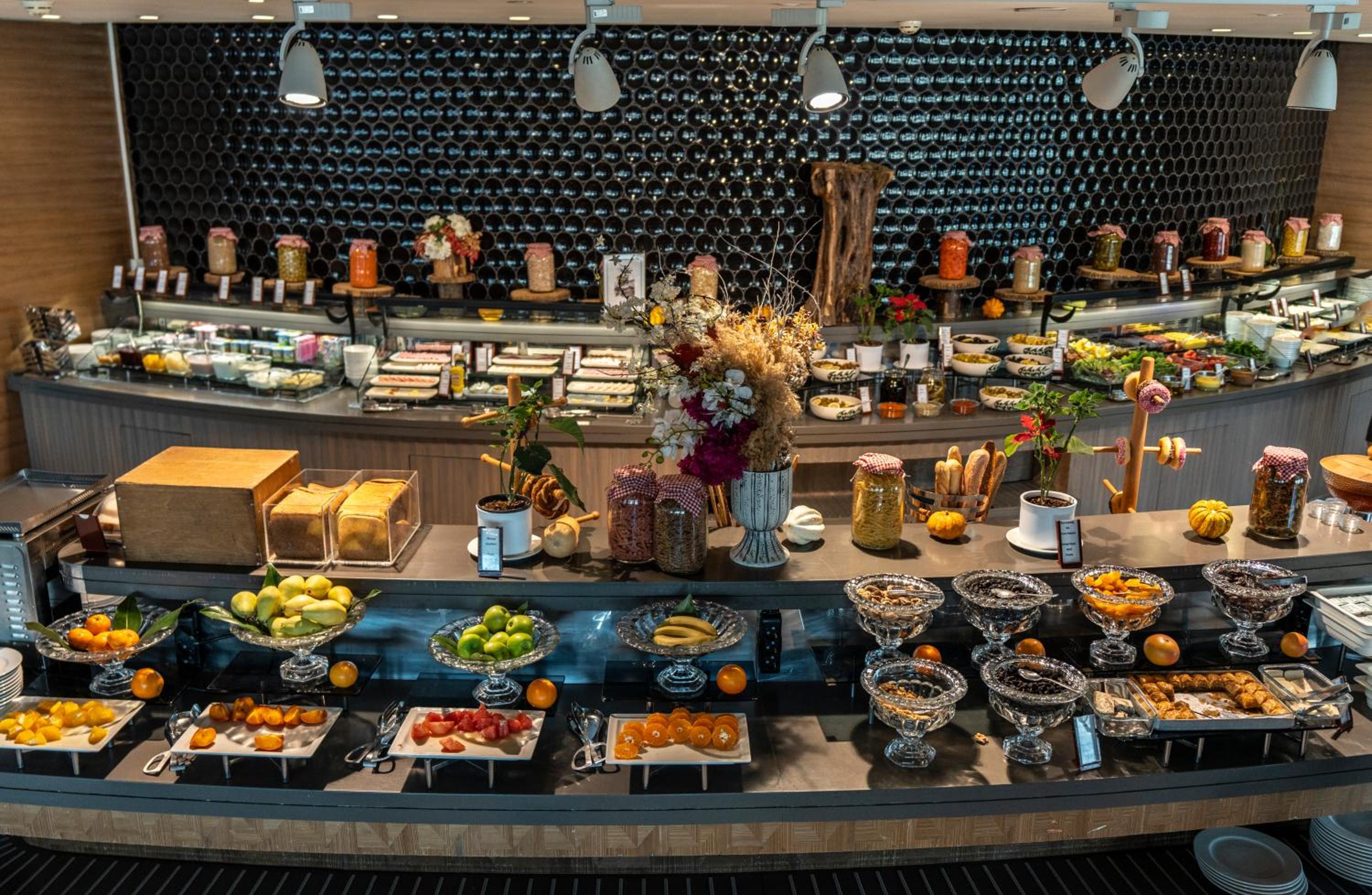 Hilton Istanbul Kozyatagi - Image 22
