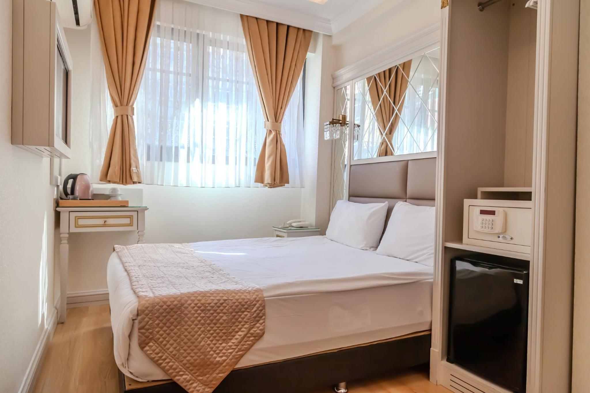 City Hall Otel - Image 45