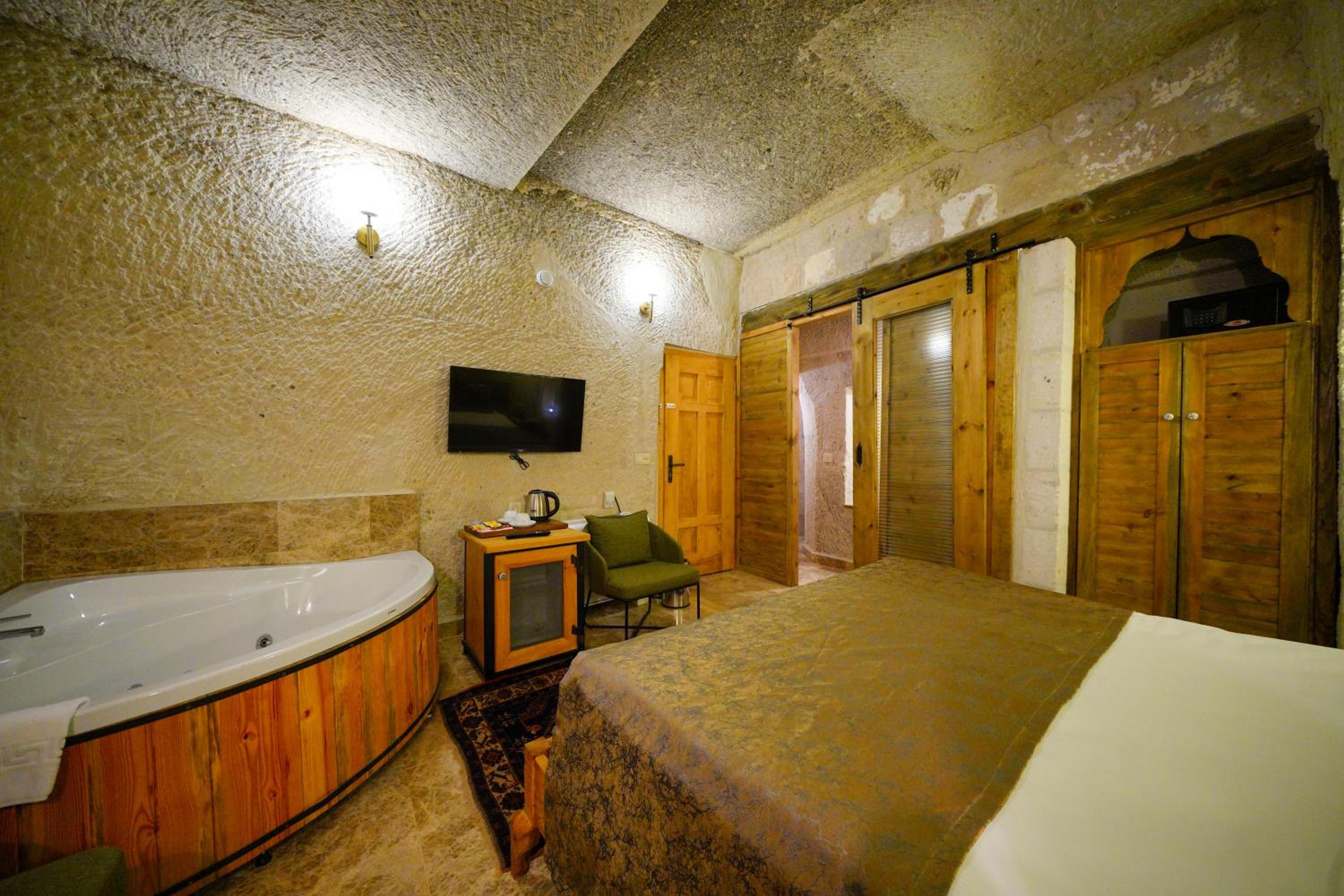 Cave Hotel Saksagan - Image 11