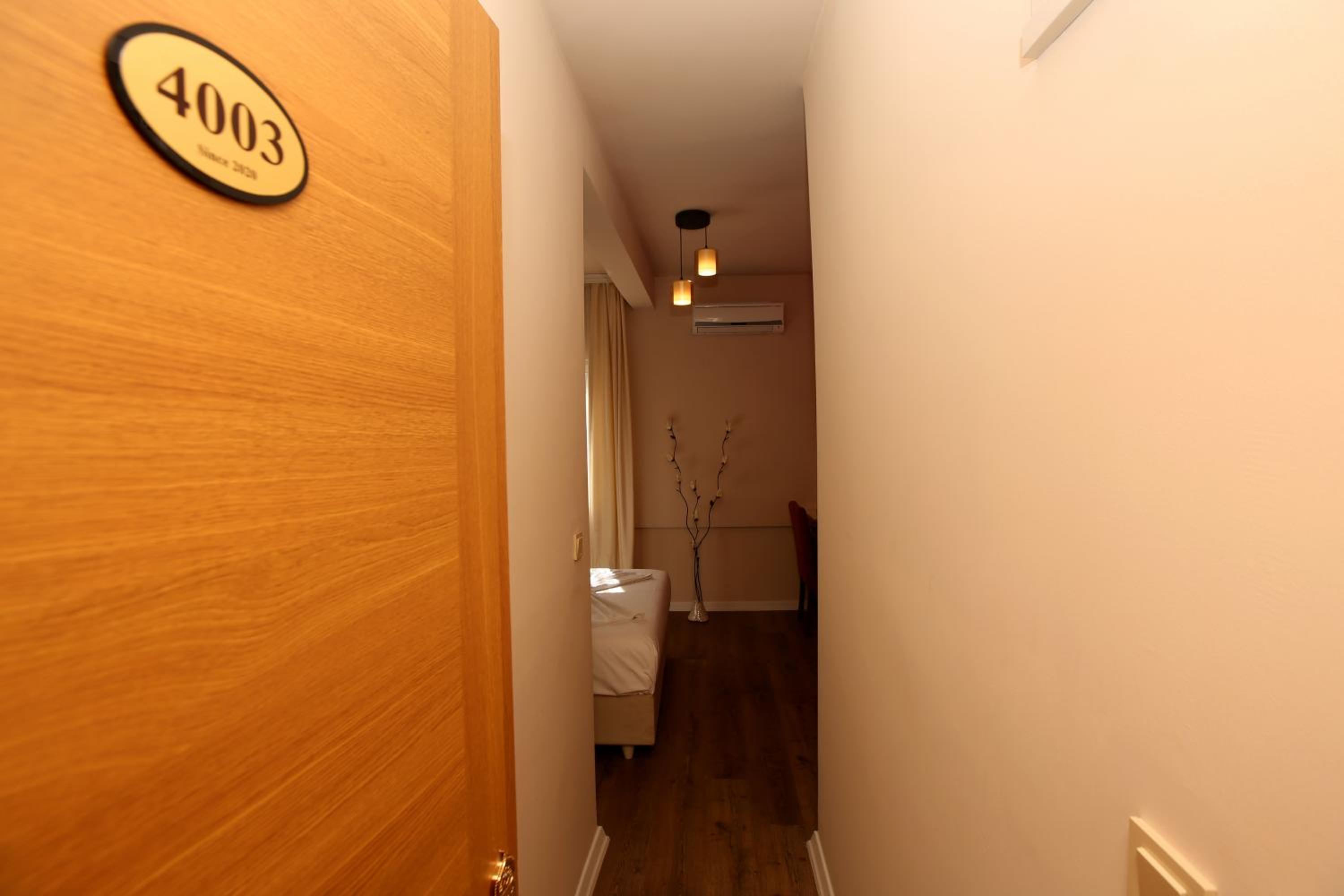 SENYOR GARDEN HOTEL - Image 113