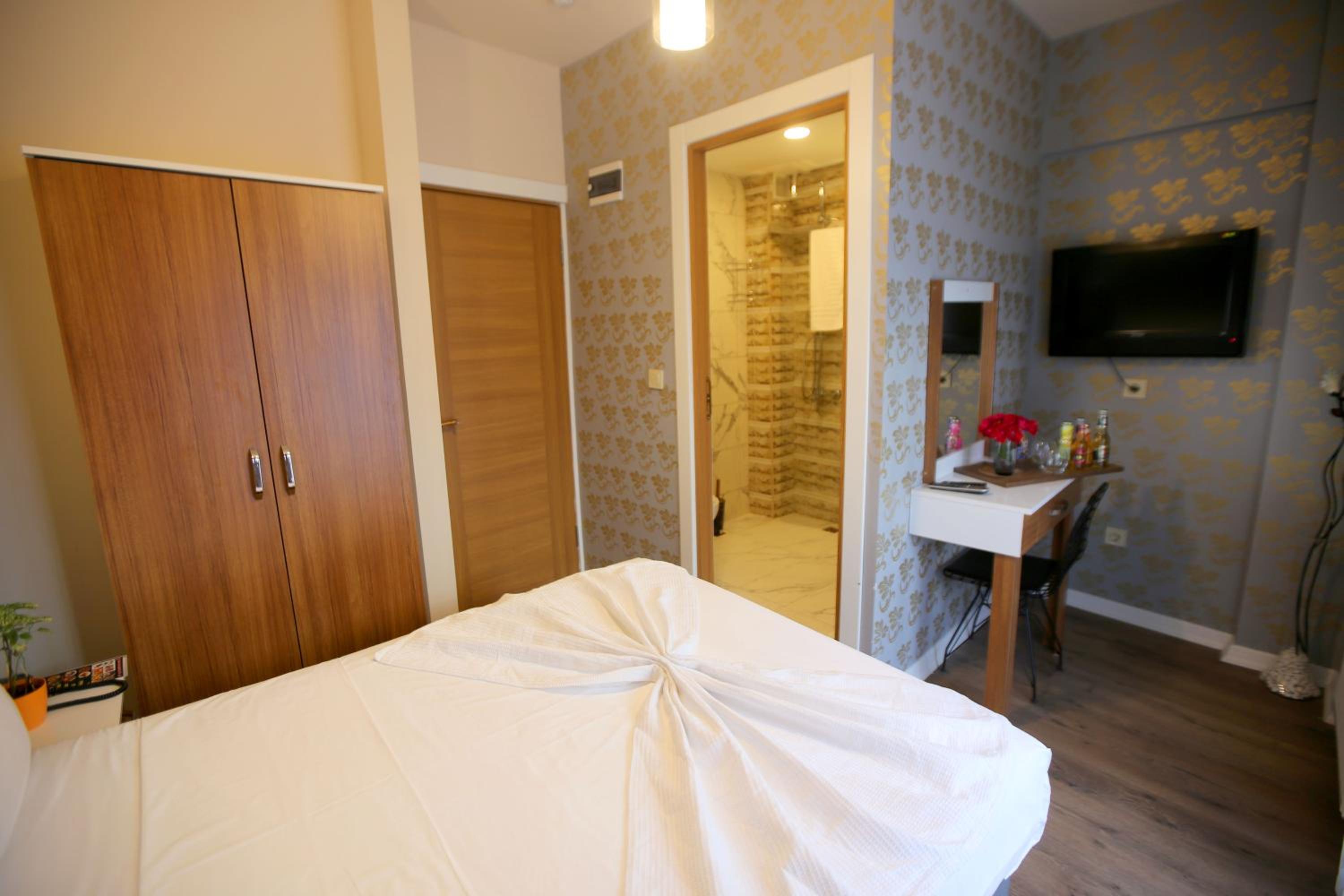 SENYOR GARDEN HOTEL - Image 36