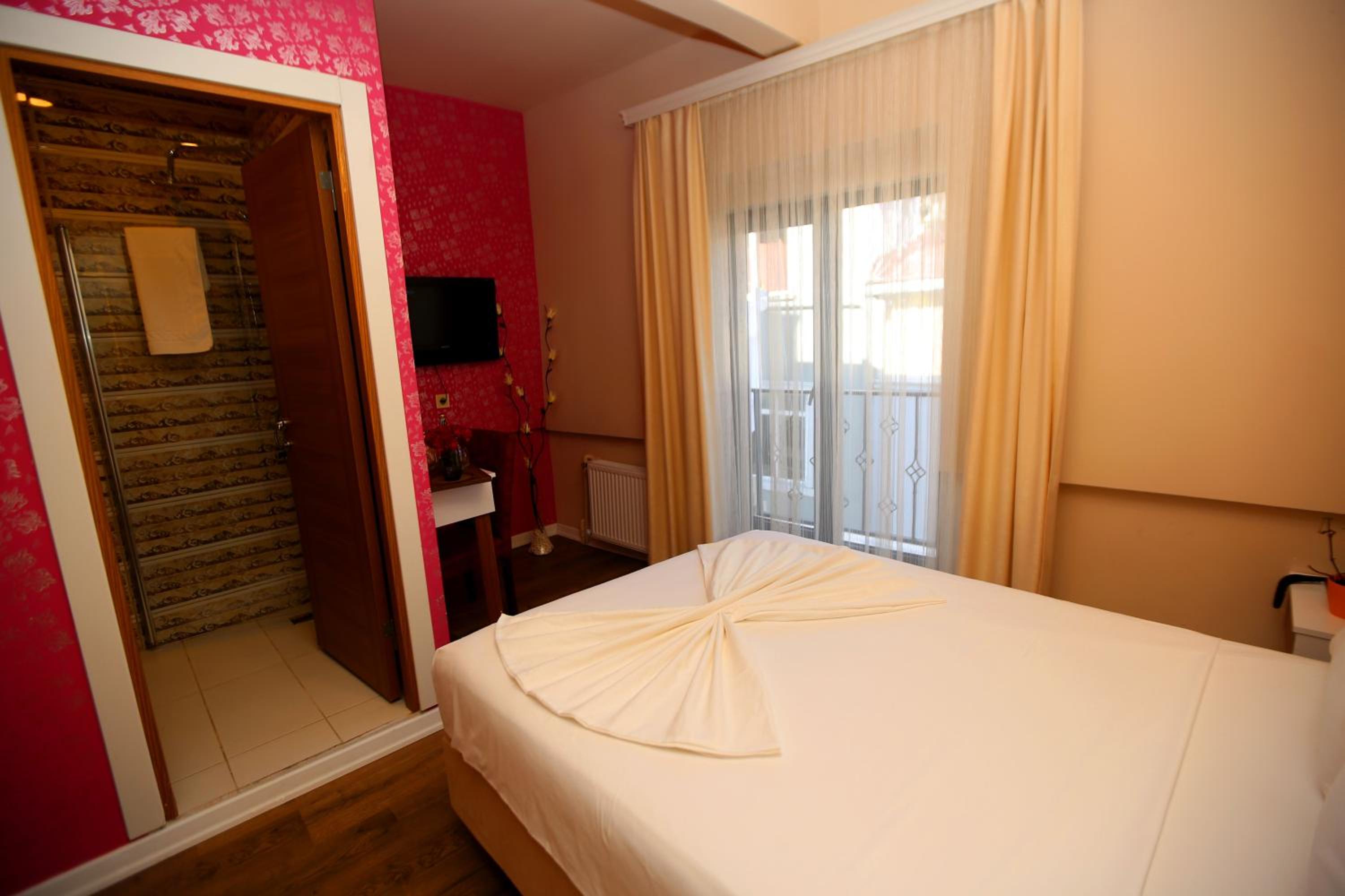 SENYOR GARDEN HOTEL - Image 63