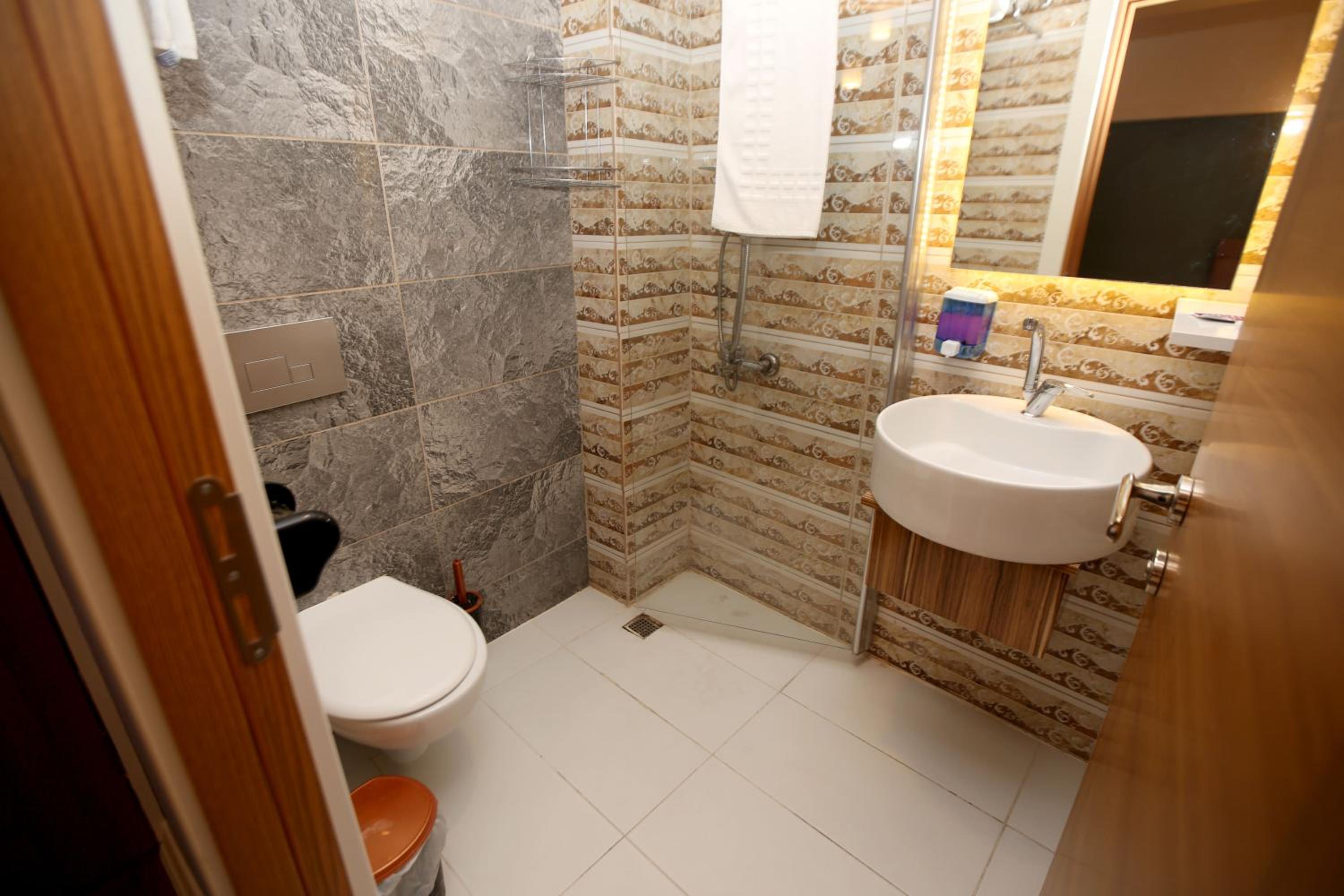 SENYOR GARDEN HOTEL - Image 120