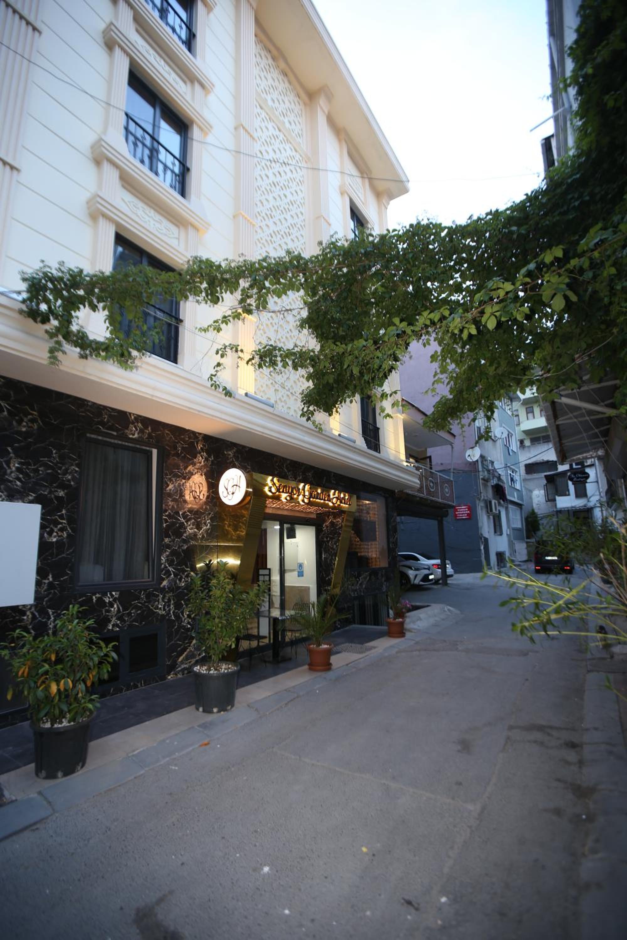 SENYOR GARDEN HOTEL - Image 125