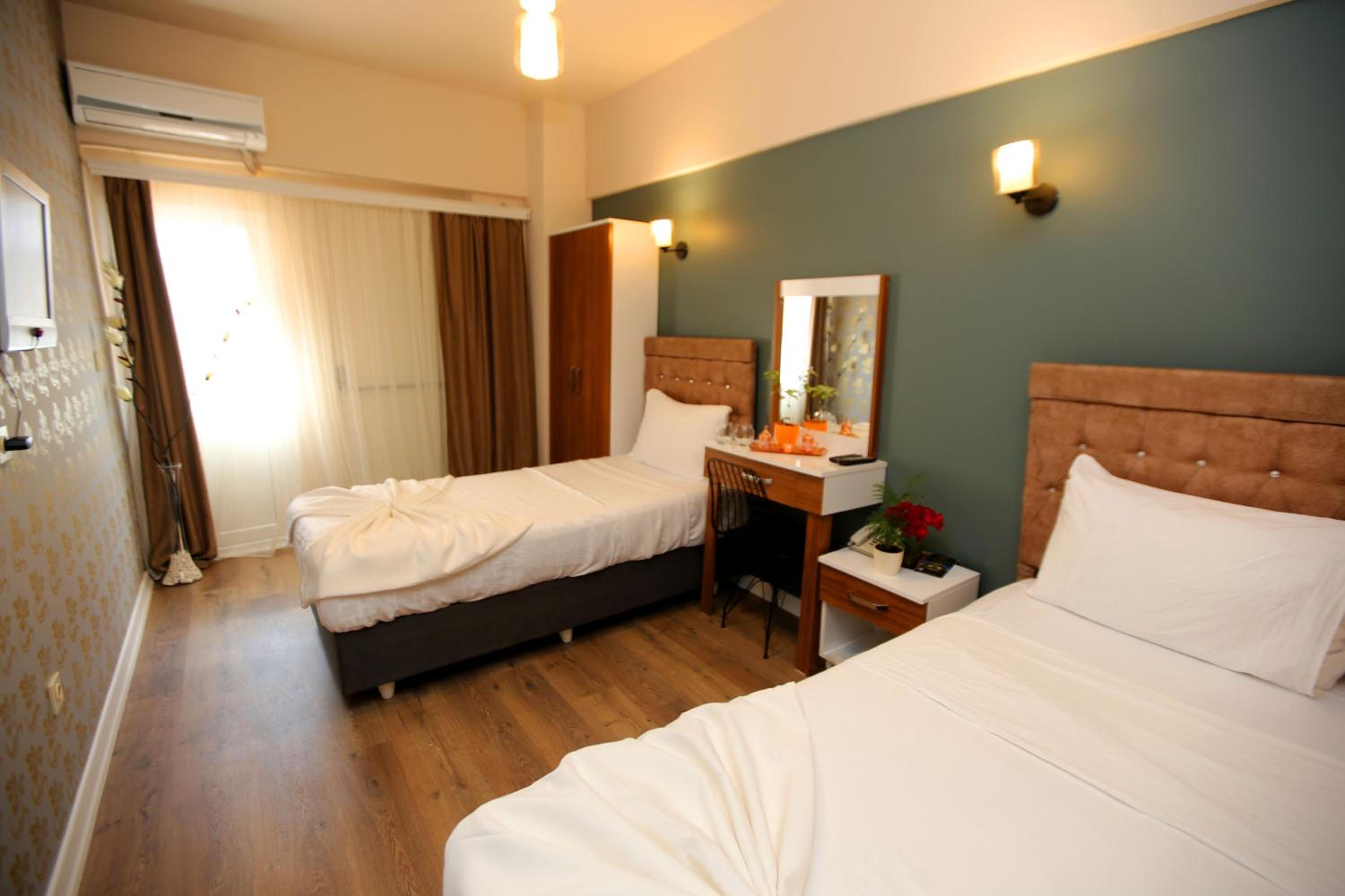 SENYOR GARDEN HOTEL - Image 100