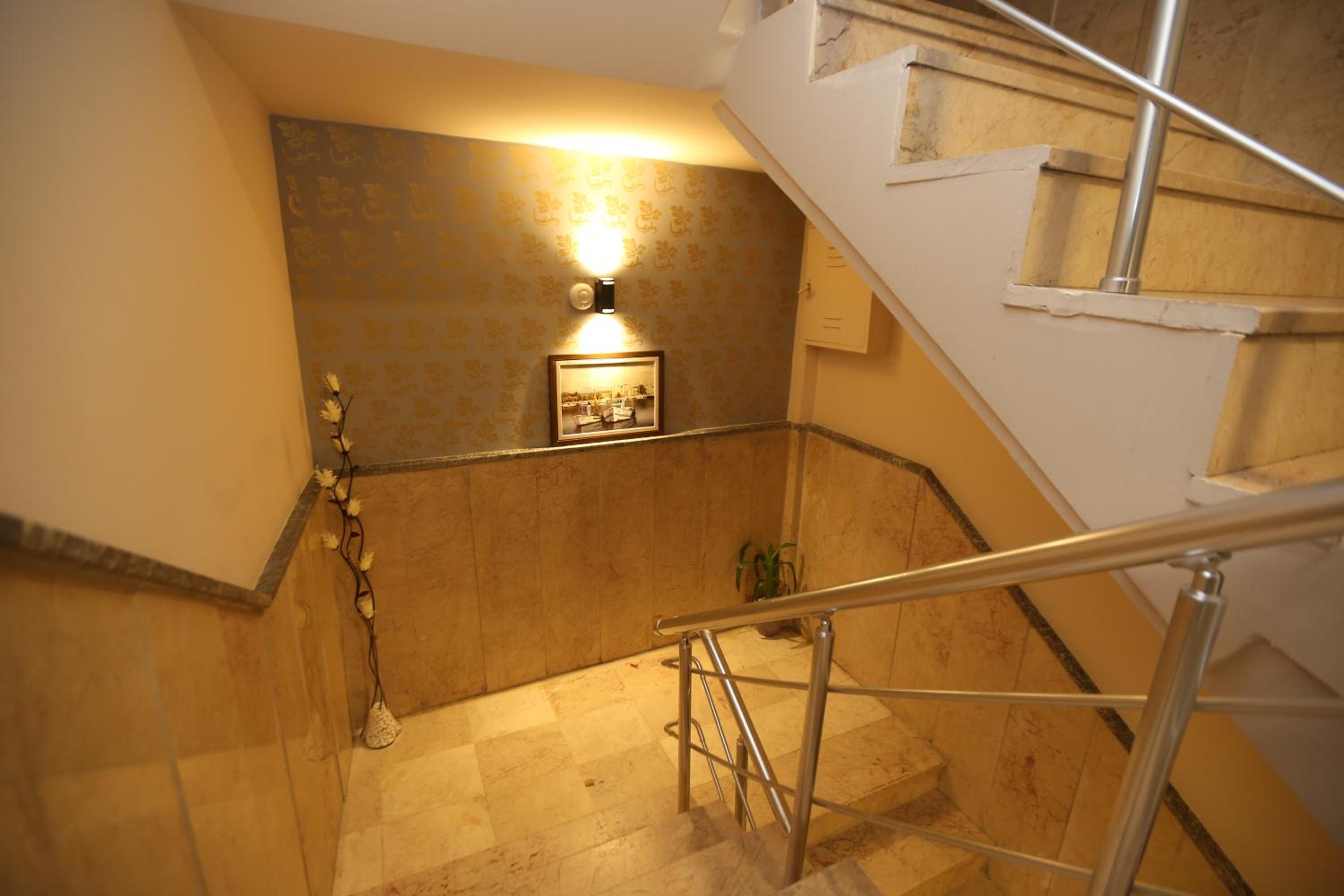 SENYOR GARDEN HOTEL - Image 31