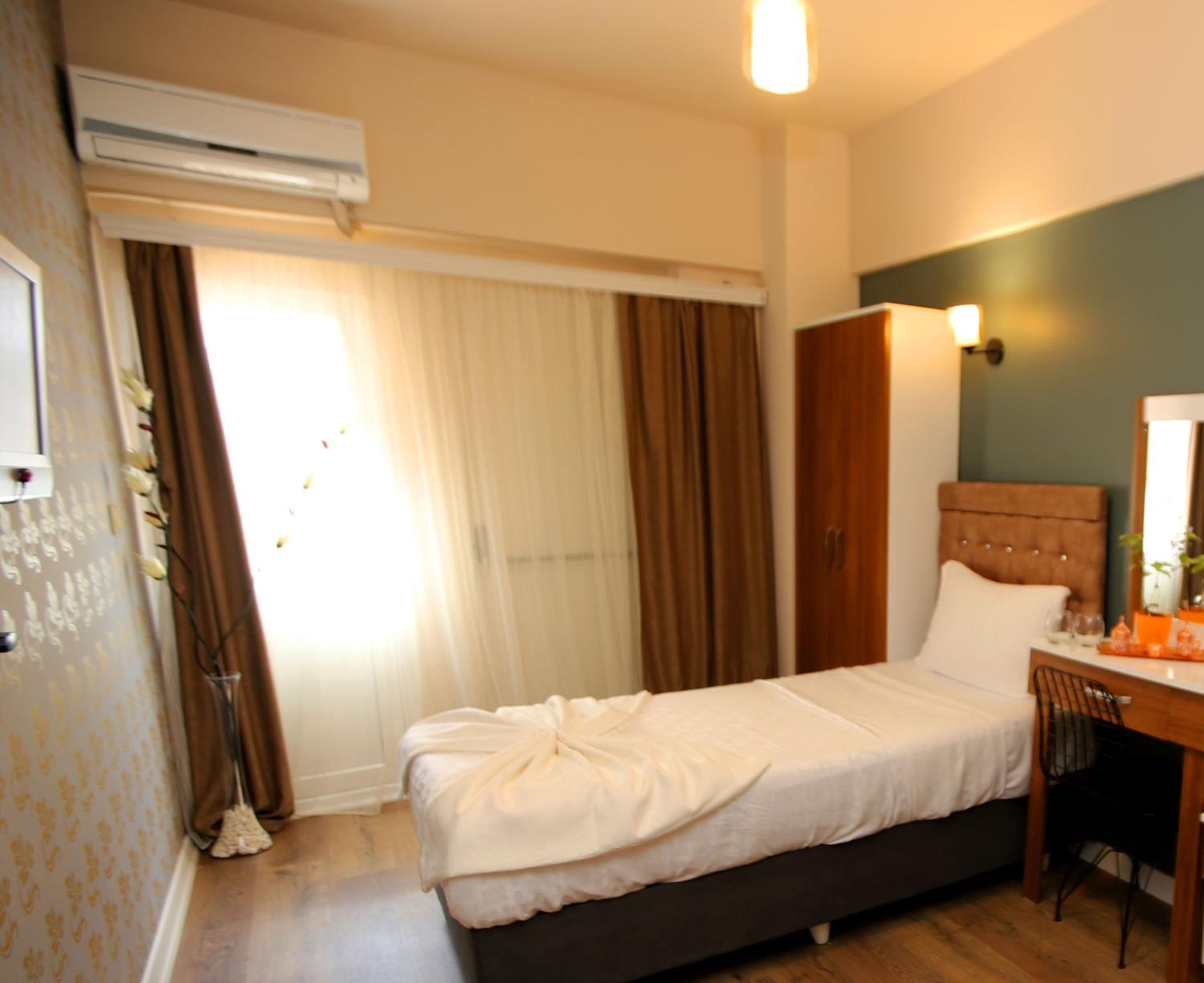 SENYOR GARDEN HOTEL - Image 135