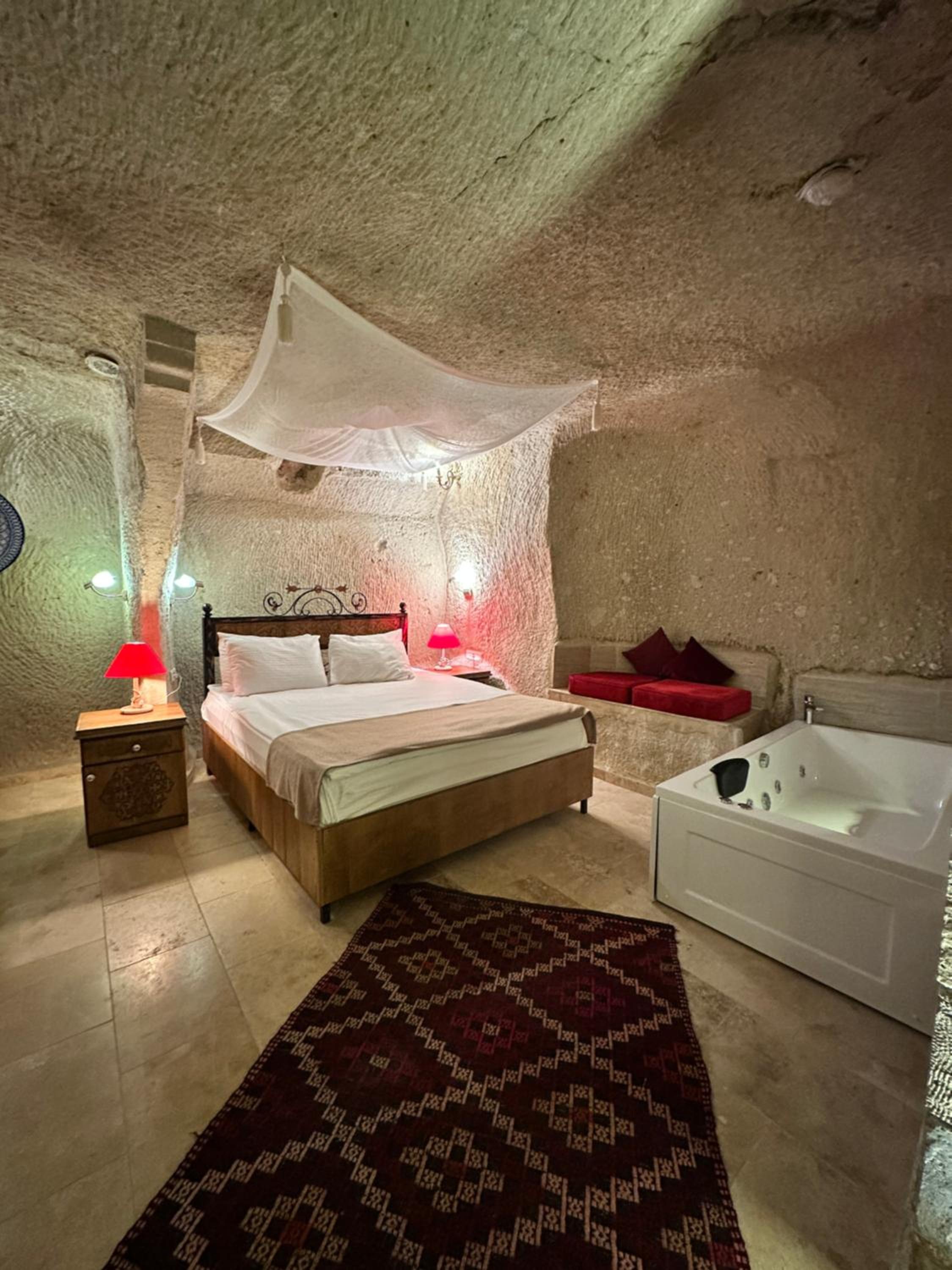 Bedrock Cave Hotel - Image 127
