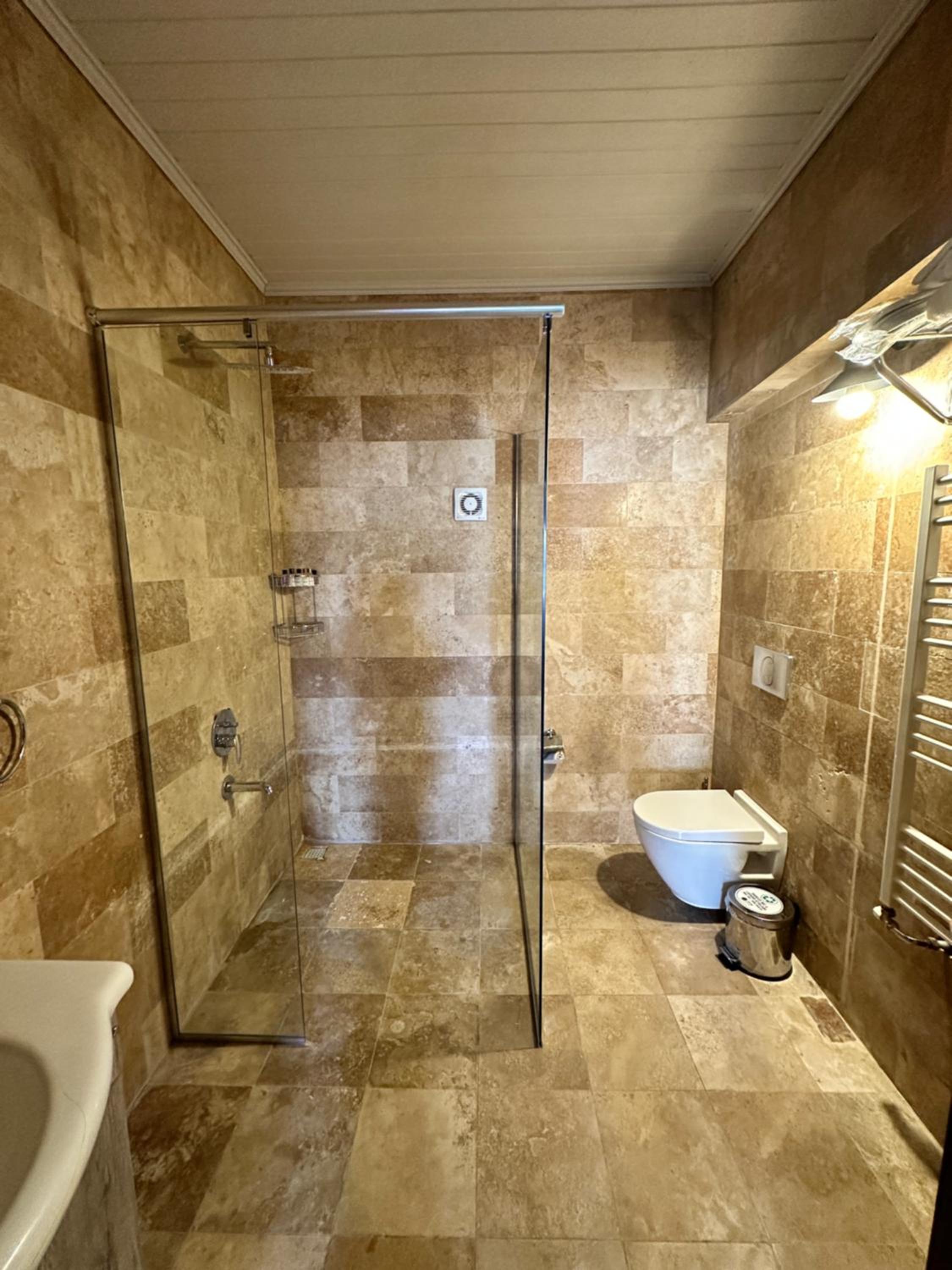 Bedrock Cave Hotel - Image 136