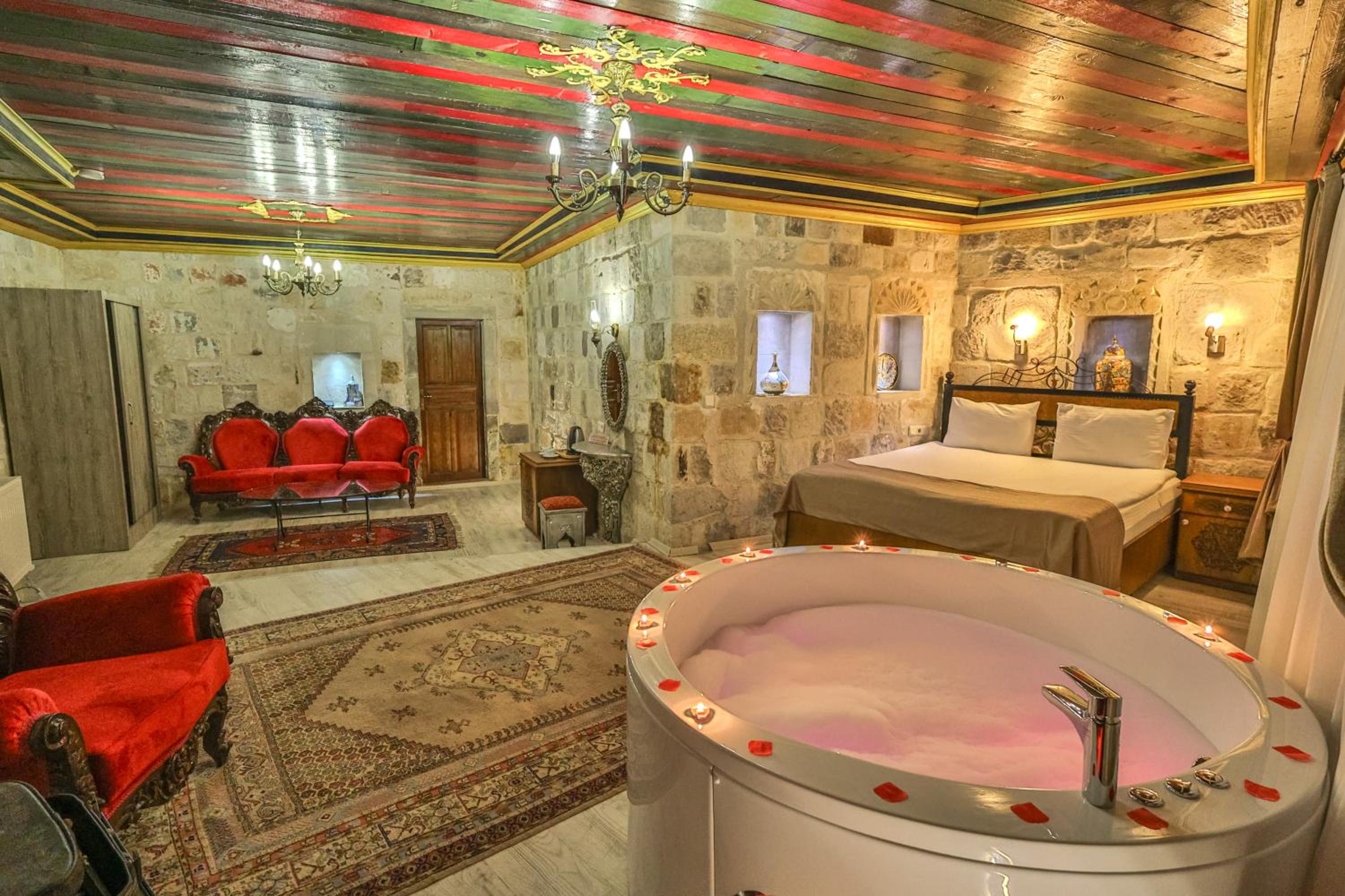Bedrock Cave Hotel - Image 8