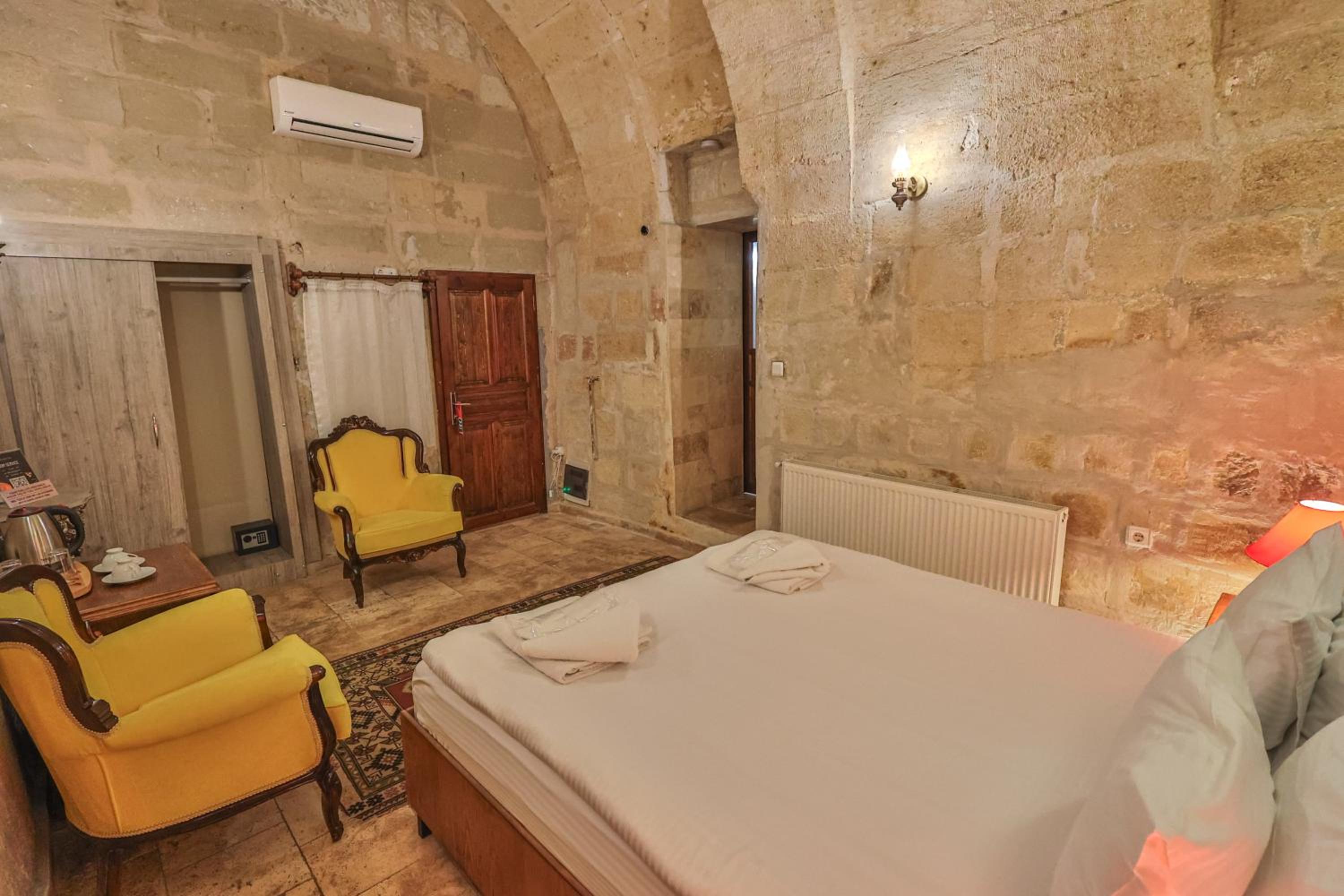 Bedrock Cave Hotel - Image 19