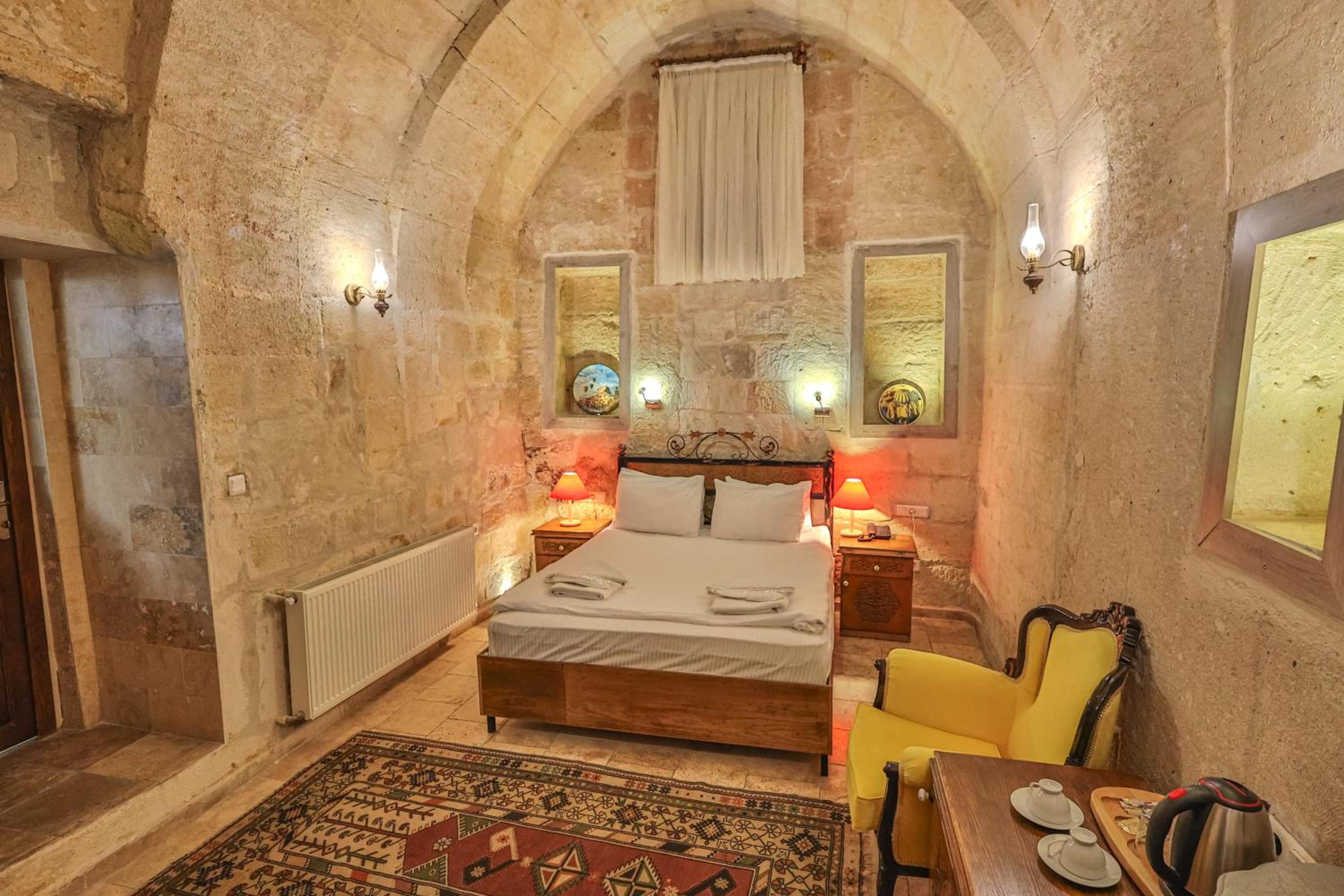 Bedrock Cave Hotel - Image 21