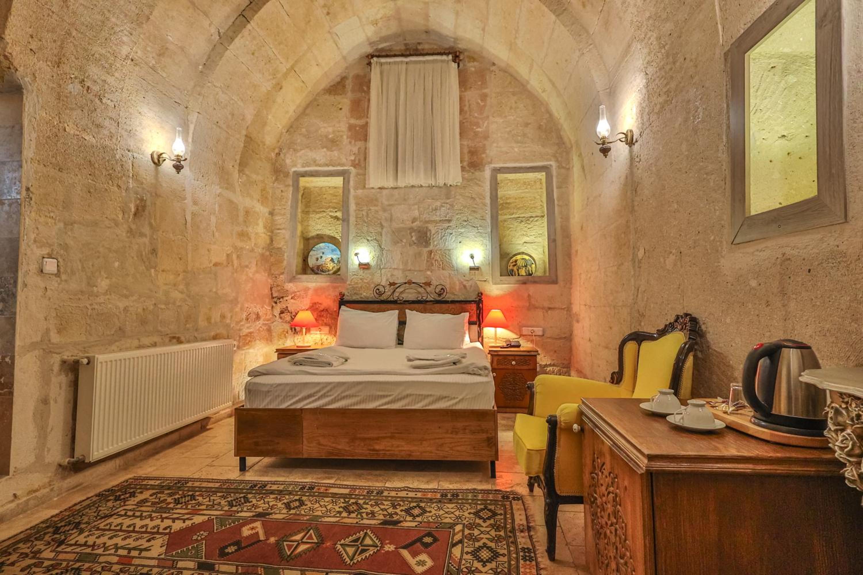 Bedrock Cave Hotel - Image 20
