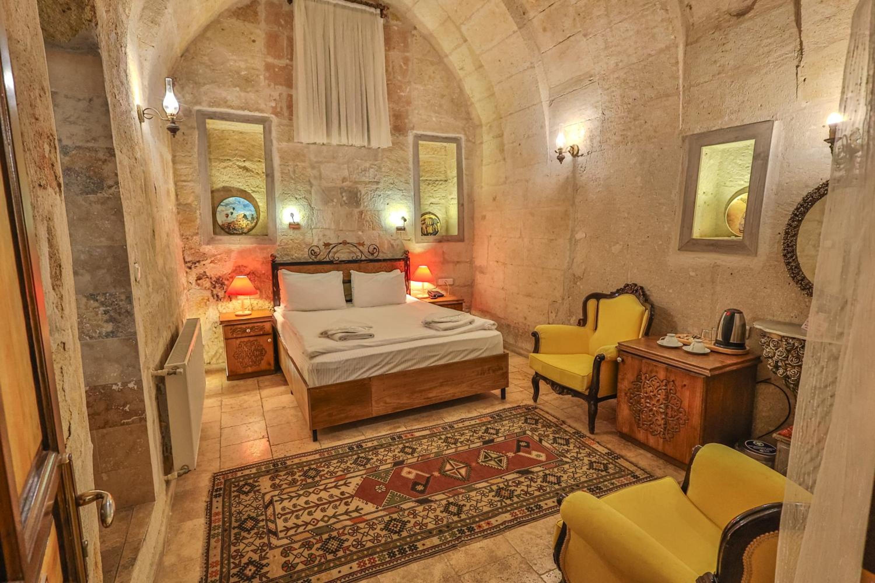 Bedrock Cave Hotel - Image 25
