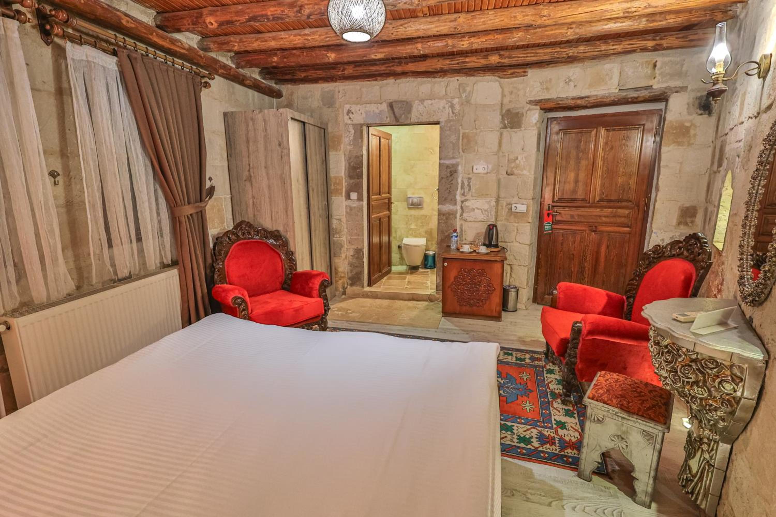 Bedrock Cave Hotel - Image 107
