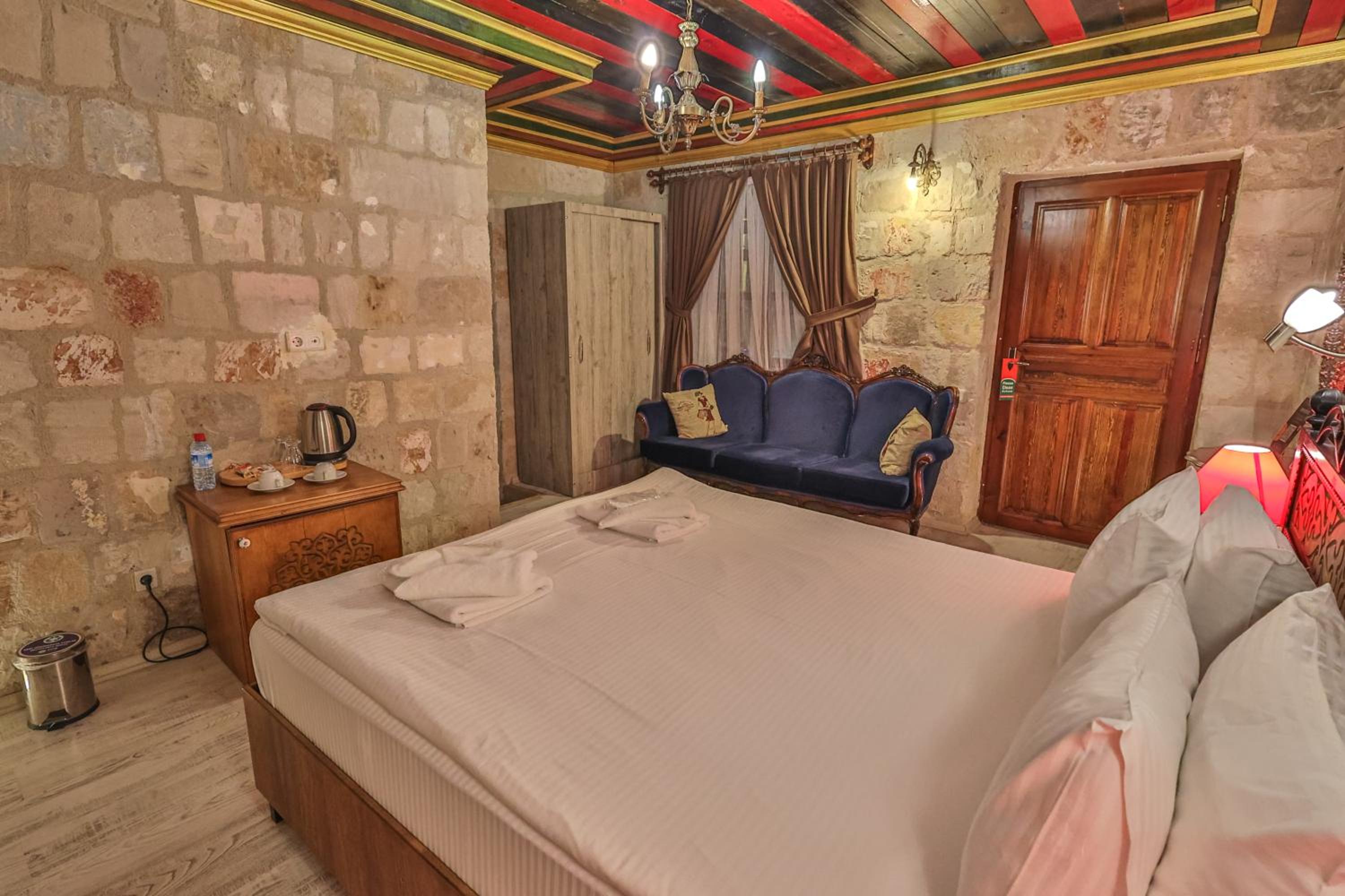 Bedrock Cave Hotel - Image 112