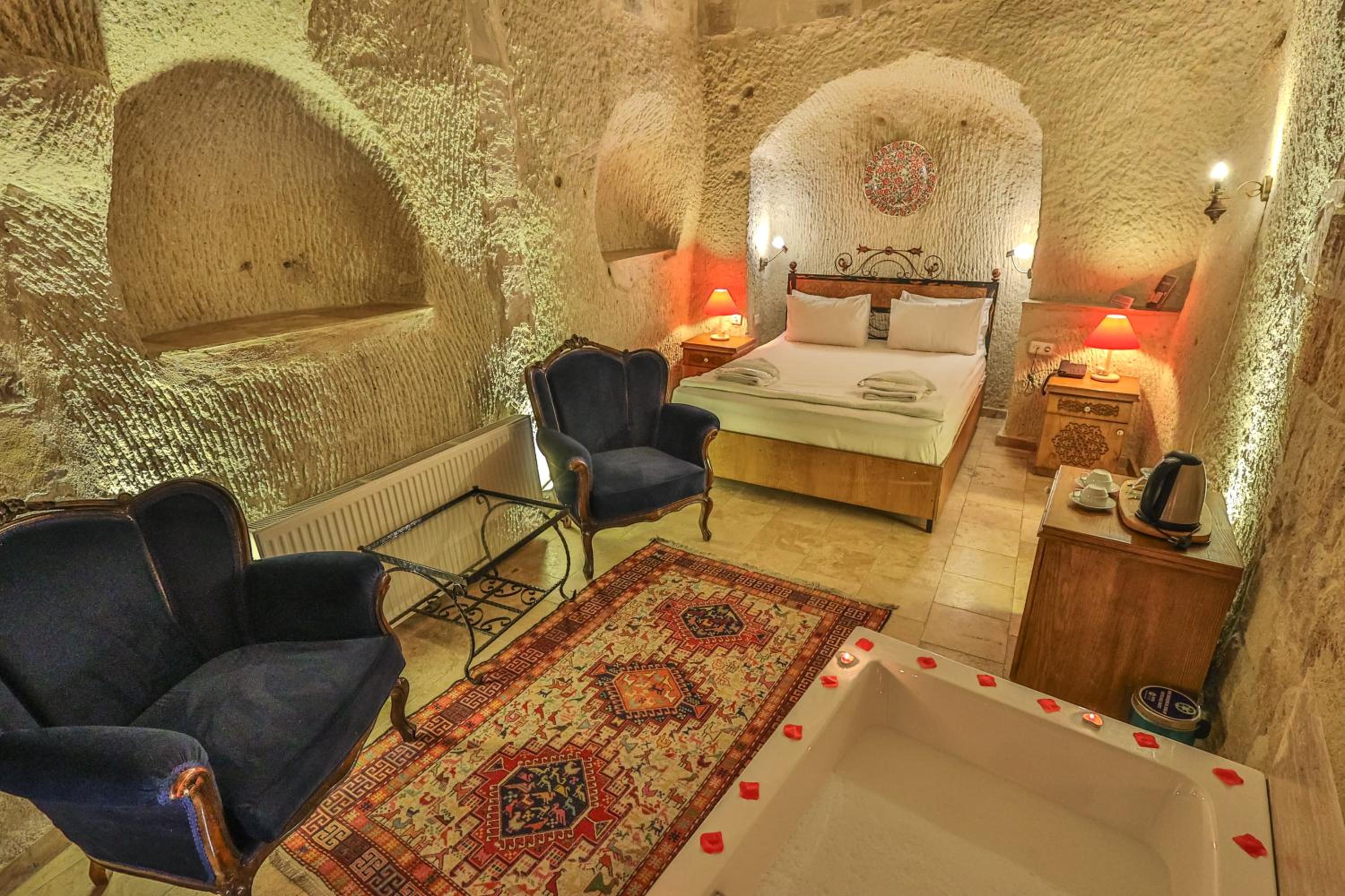 Bedrock Cave Hotel - Image 45