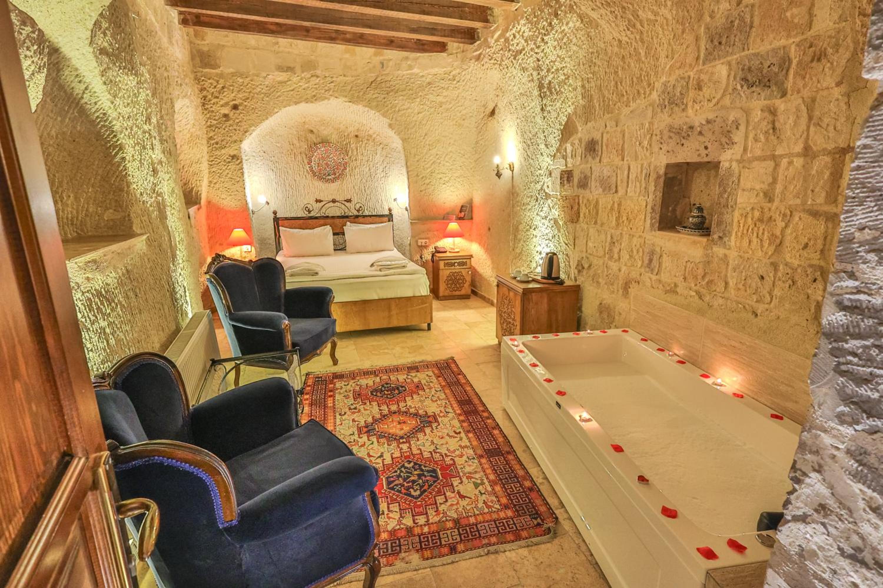 Bedrock Cave Hotel - Image 44