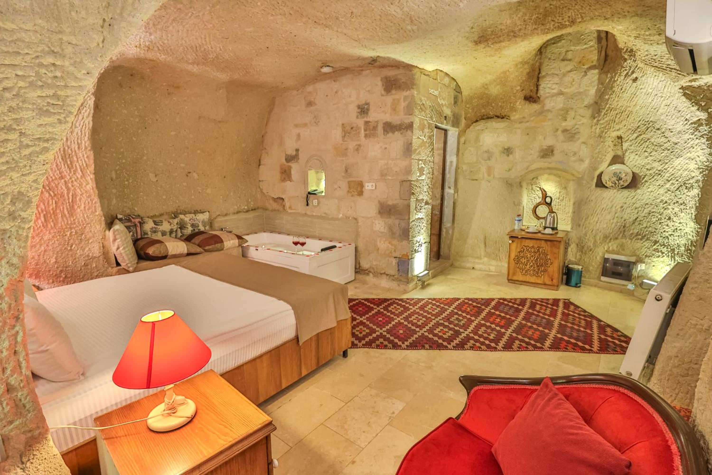 Bedrock Cave Hotel - Image 53