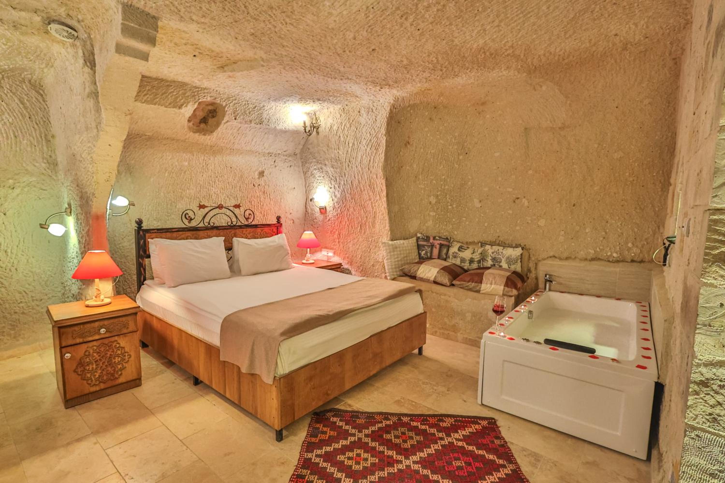 Bedrock Cave Hotel - Image 146
