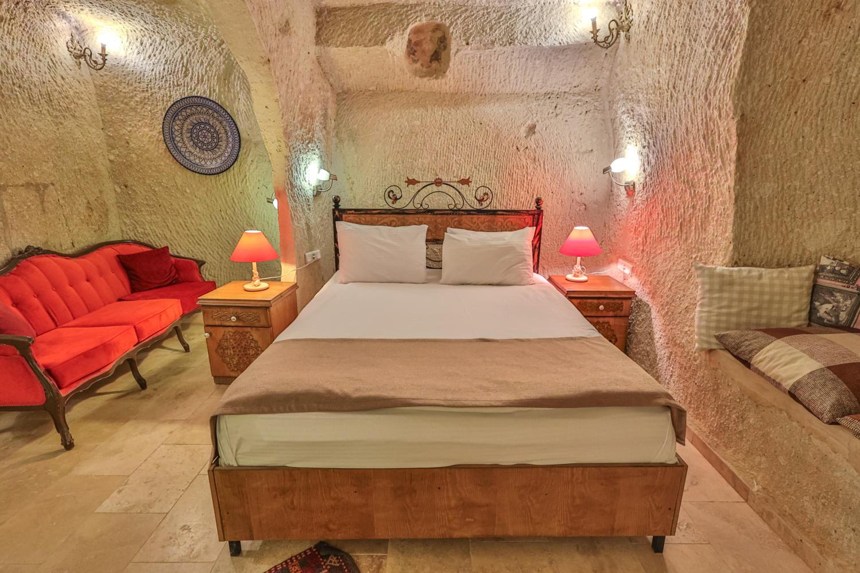 Bedrock Cave Hotel - Image 56