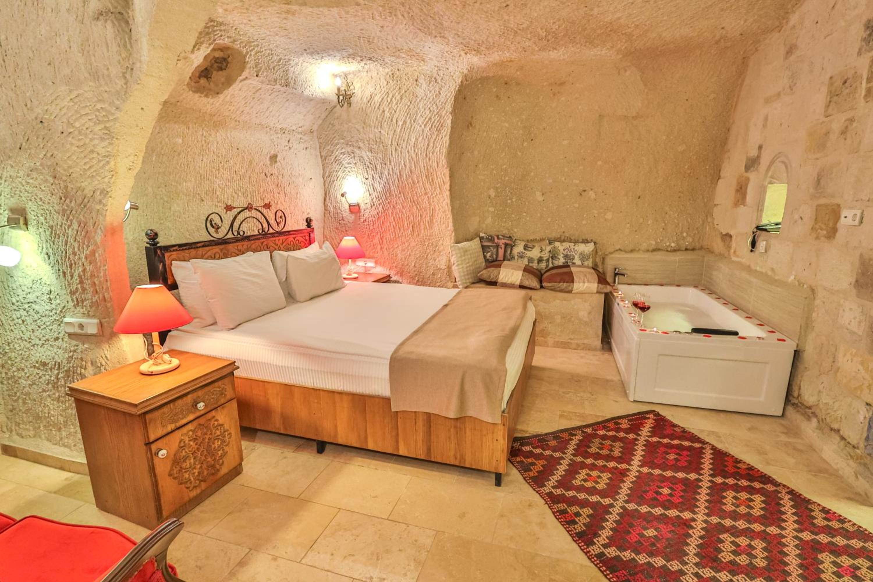 Bedrock Cave Hotel - Image 116