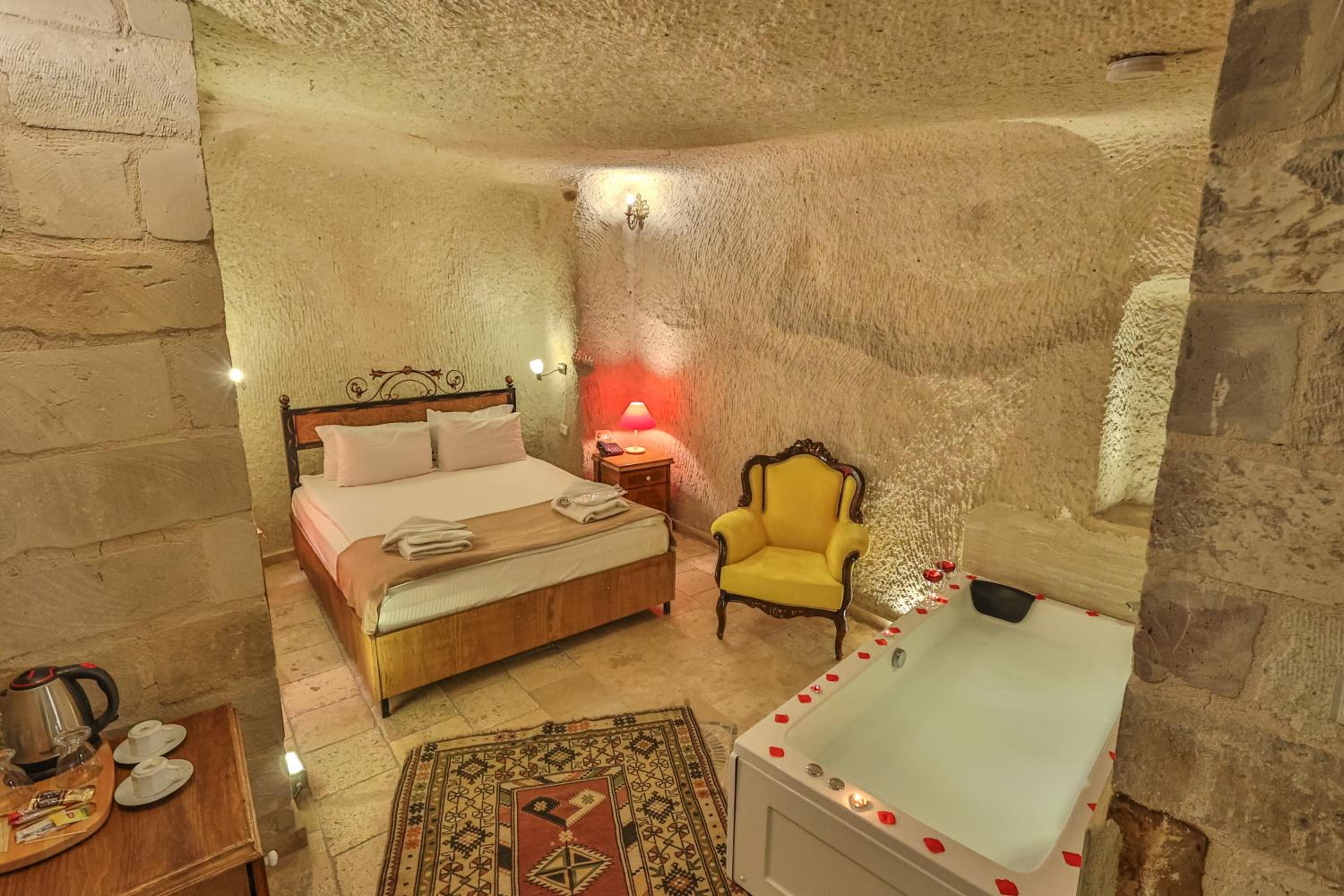 Bedrock Cave Hotel - Image 115