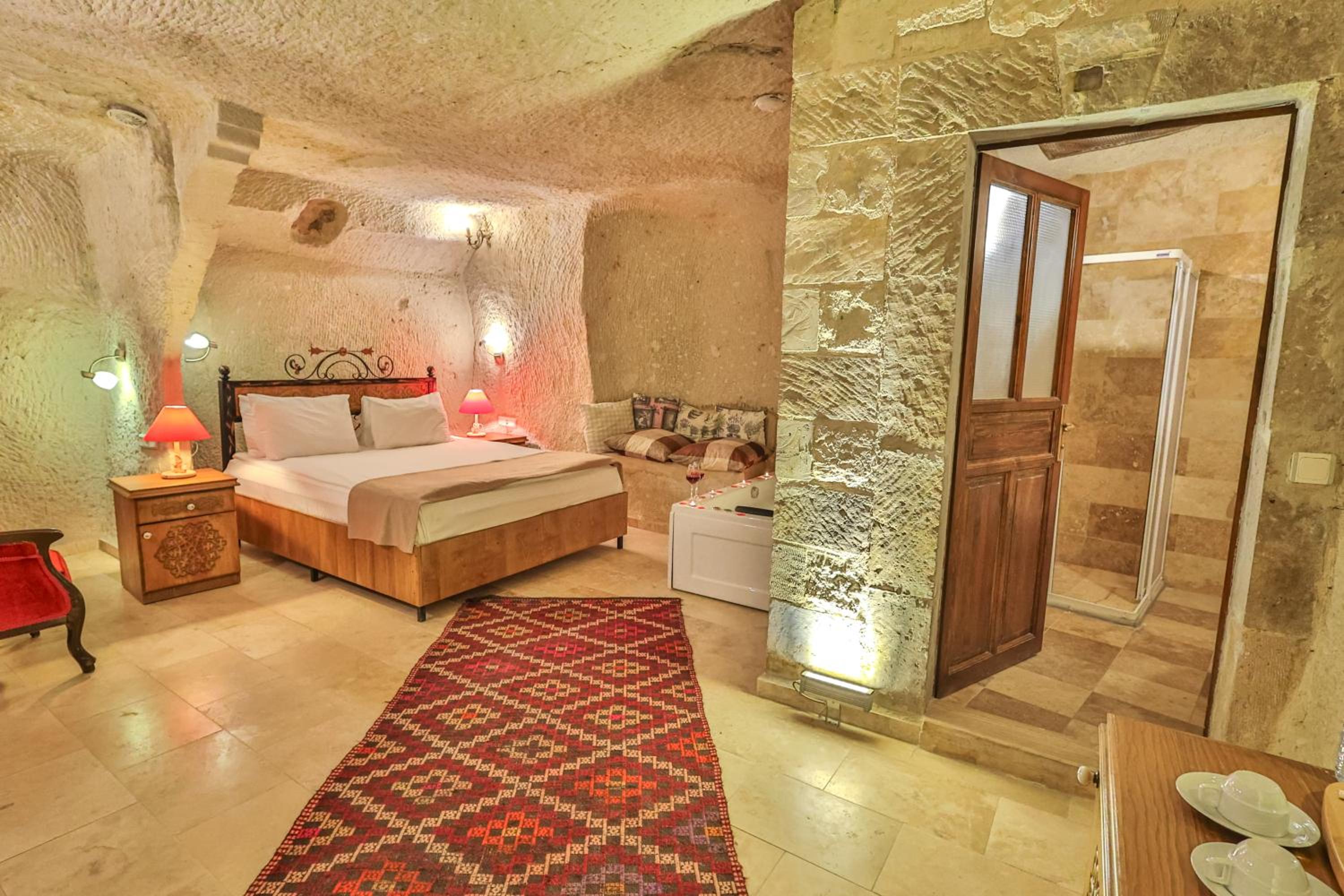 Bedrock Cave Hotel - Image 62
