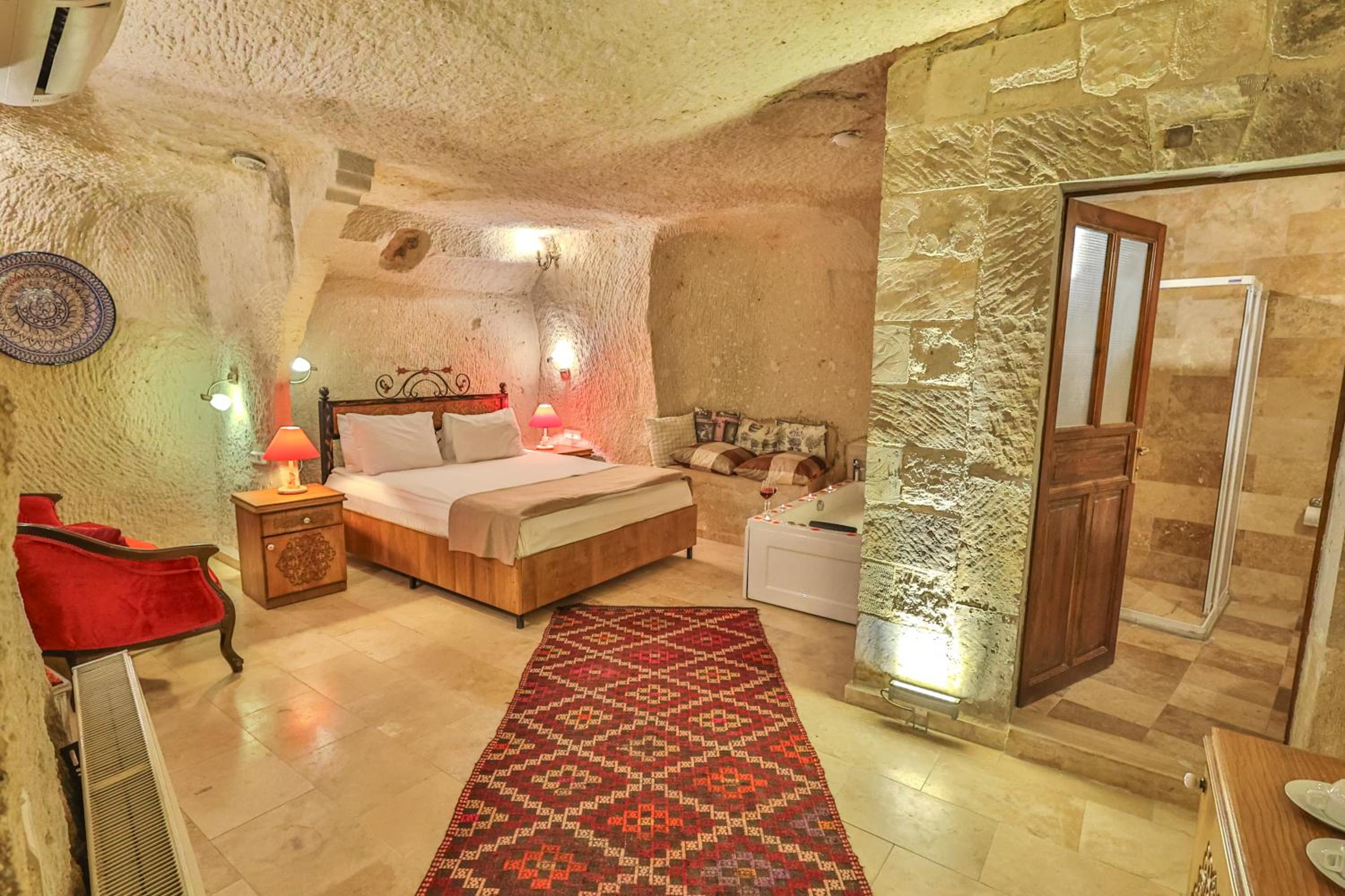 Bedrock Cave Hotel - Image 61