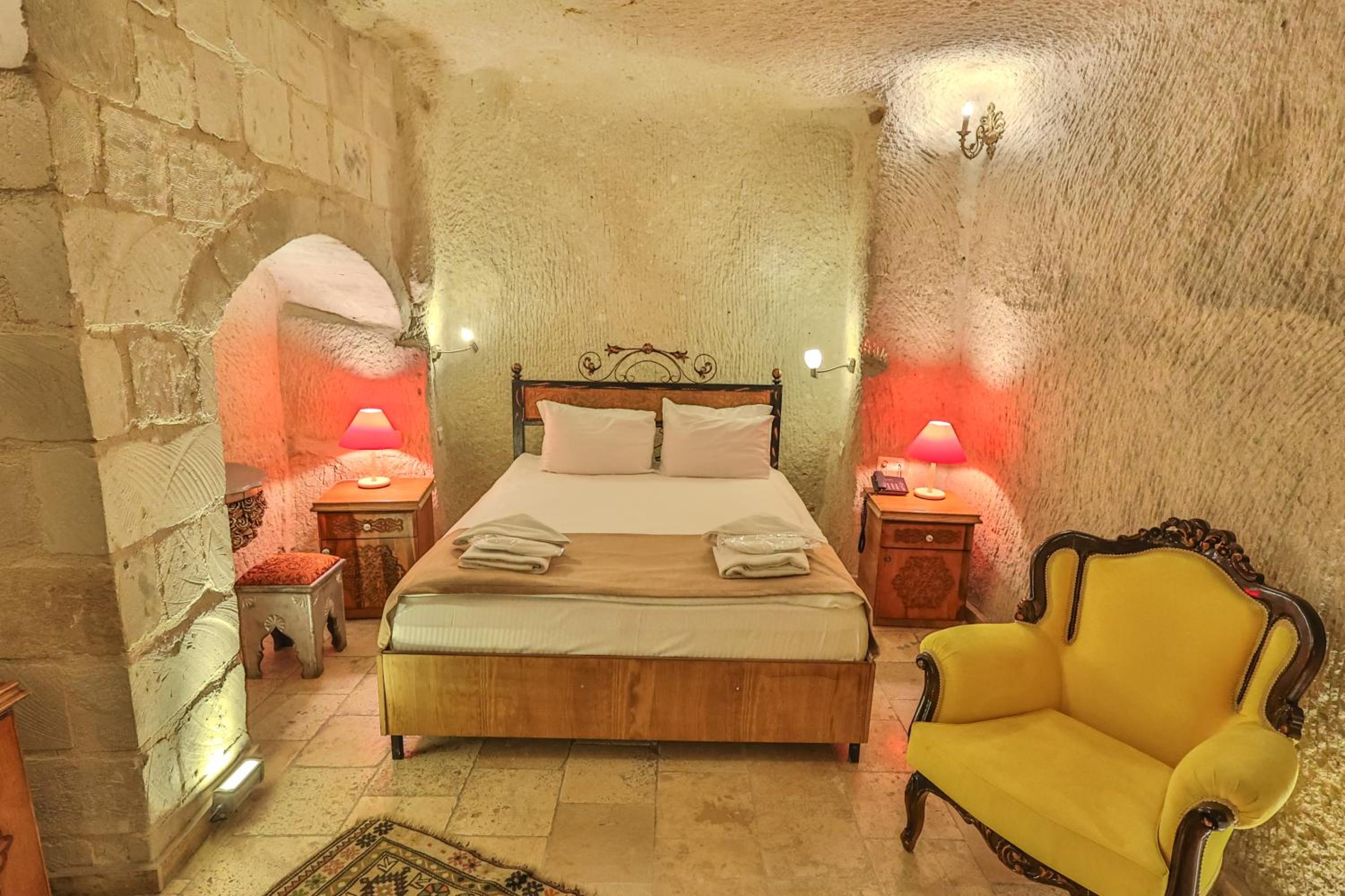 Bedrock Cave Hotel - Image 65