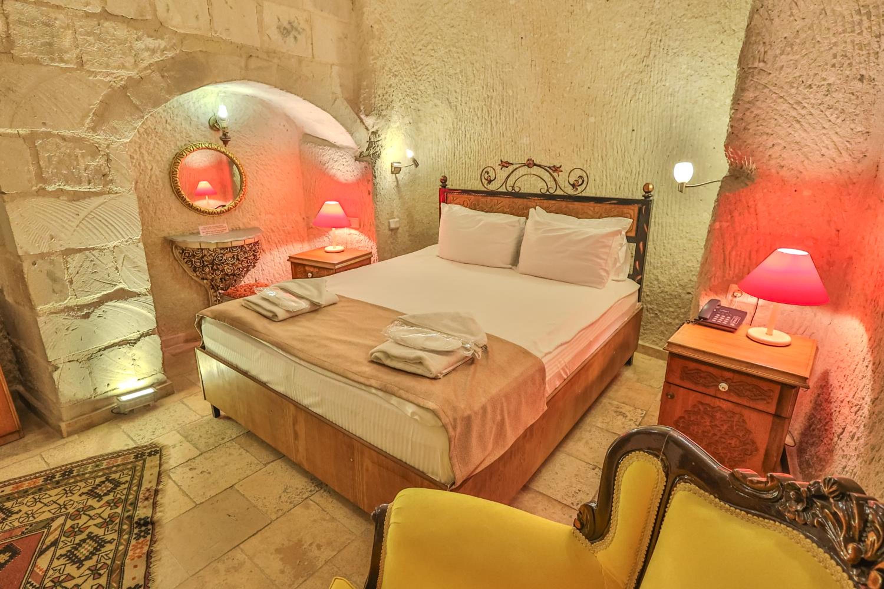 Bedrock Cave Hotel - Image 64