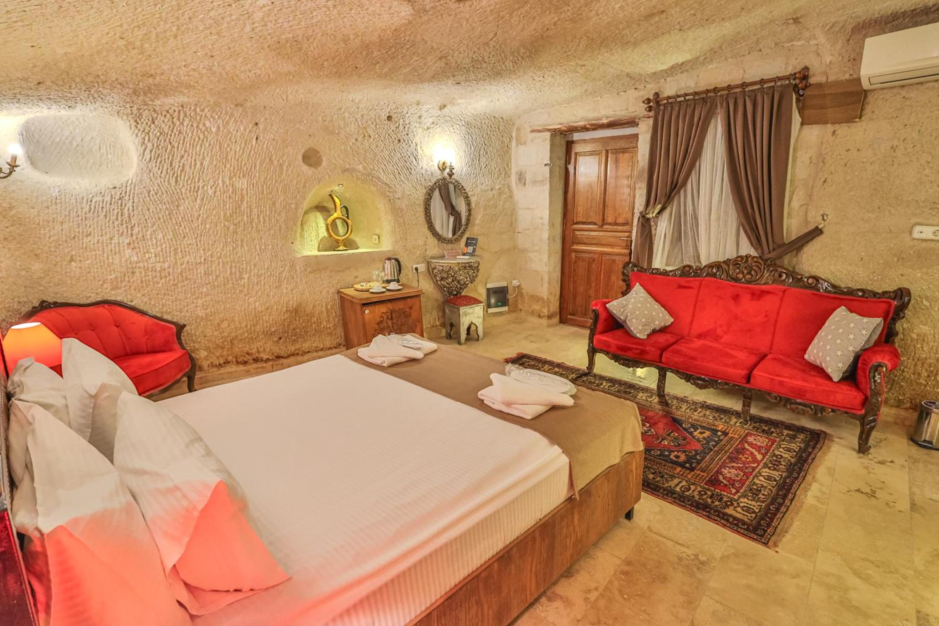 Bedrock Cave Hotel - Image 66