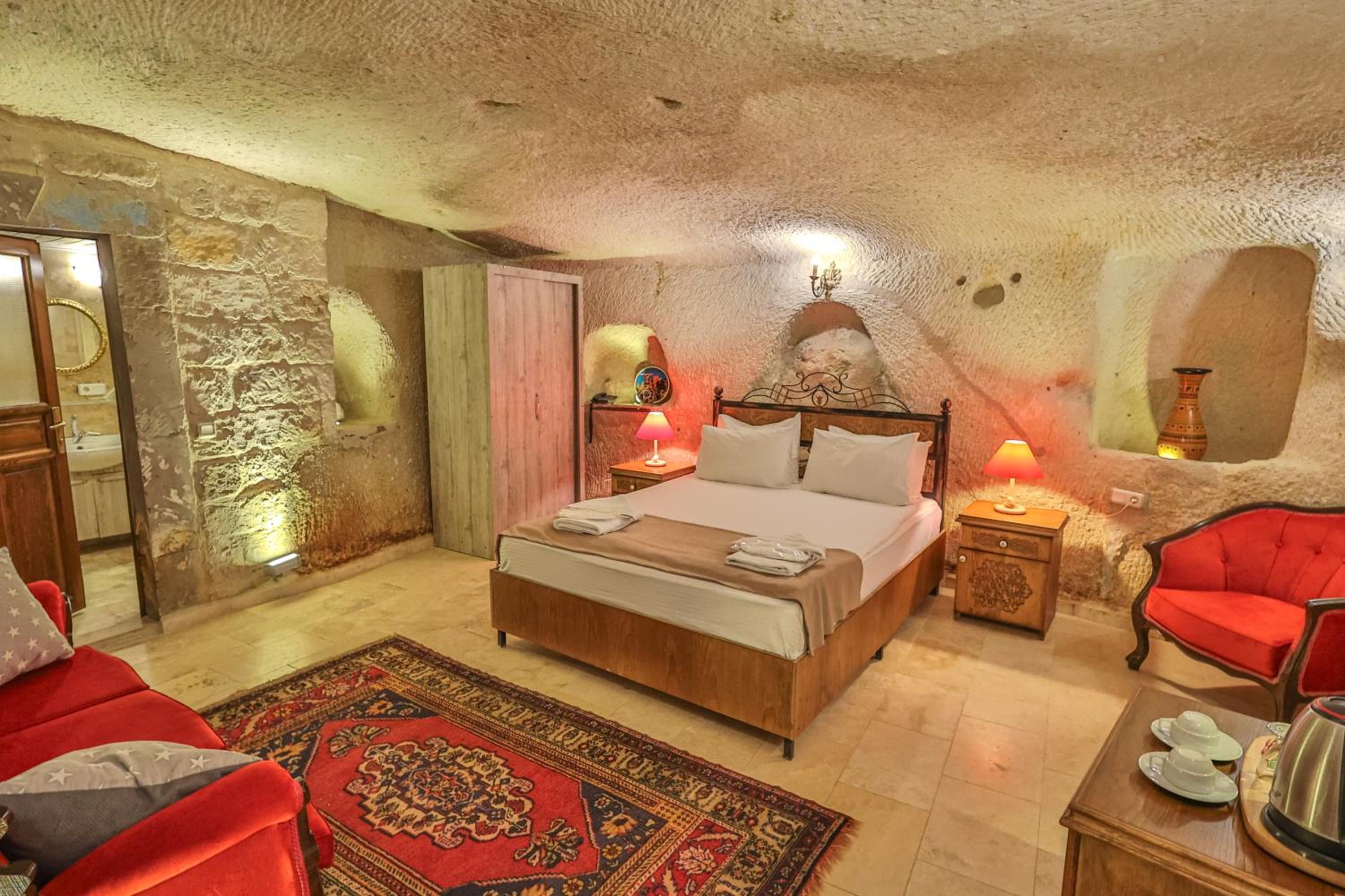 Bedrock Cave Hotel - Image 69