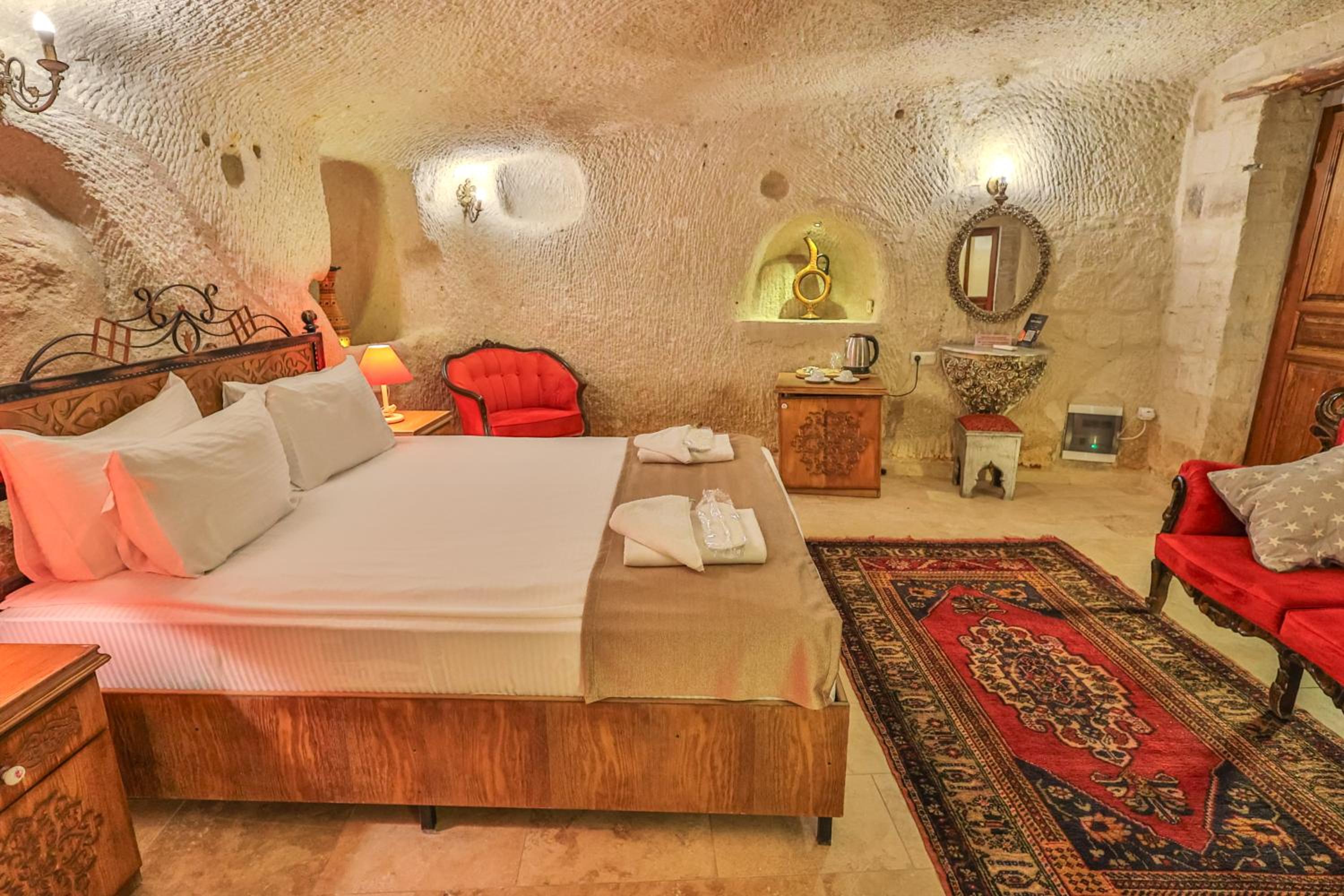 Bedrock Cave Hotel - Image 148
