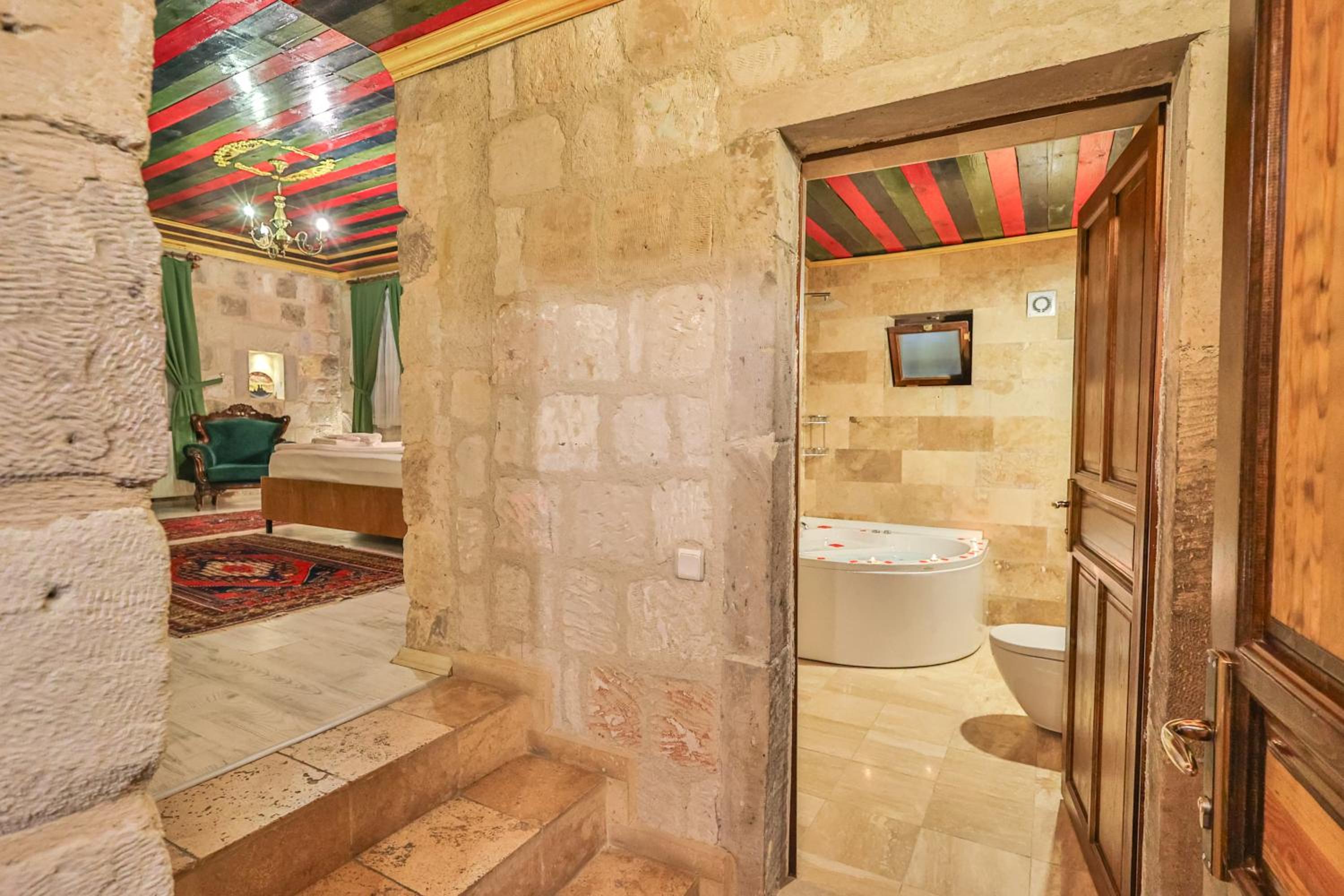 Bedrock Cave Hotel - Image 74